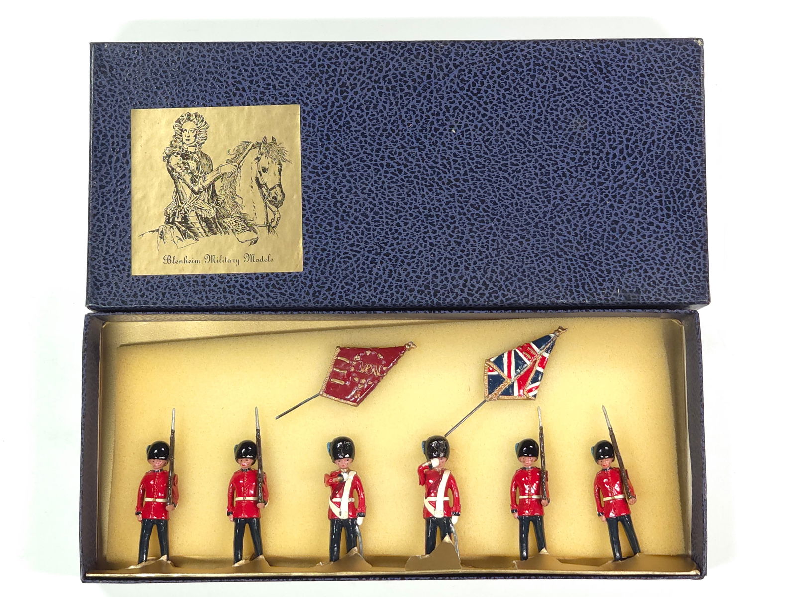 BLENHEIM MODELS B34 IRISH GUARDS COLOURS 1900 (1 of 4)