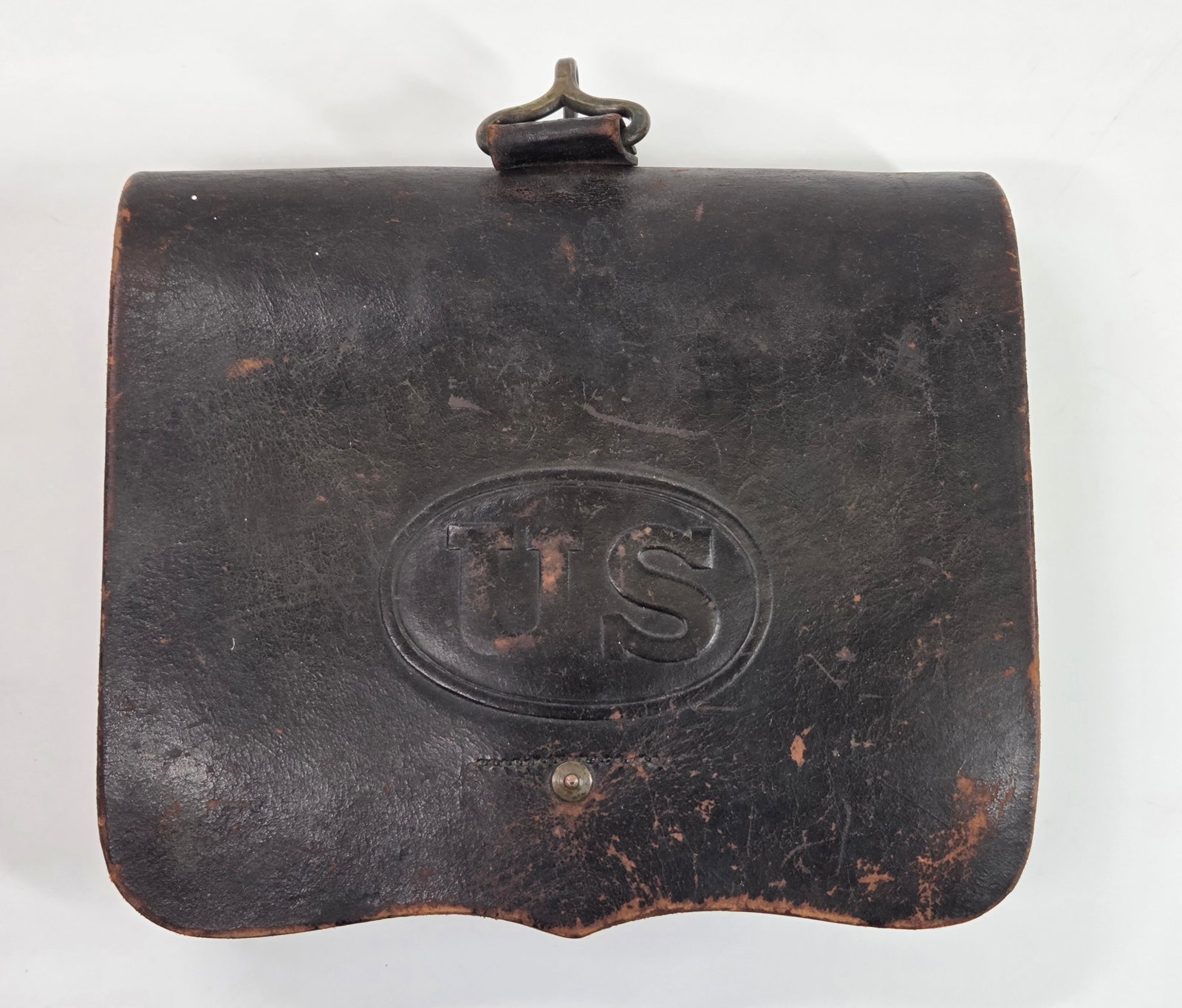 US ORD. DEPT LEATHER MILITARY AMMO BAG W/ INSERT: REMAINS IN FAIR TO GOOD CONDITION, SHOWING TYPICAL WEAR CONSISTENT WITH AGE AND USE.