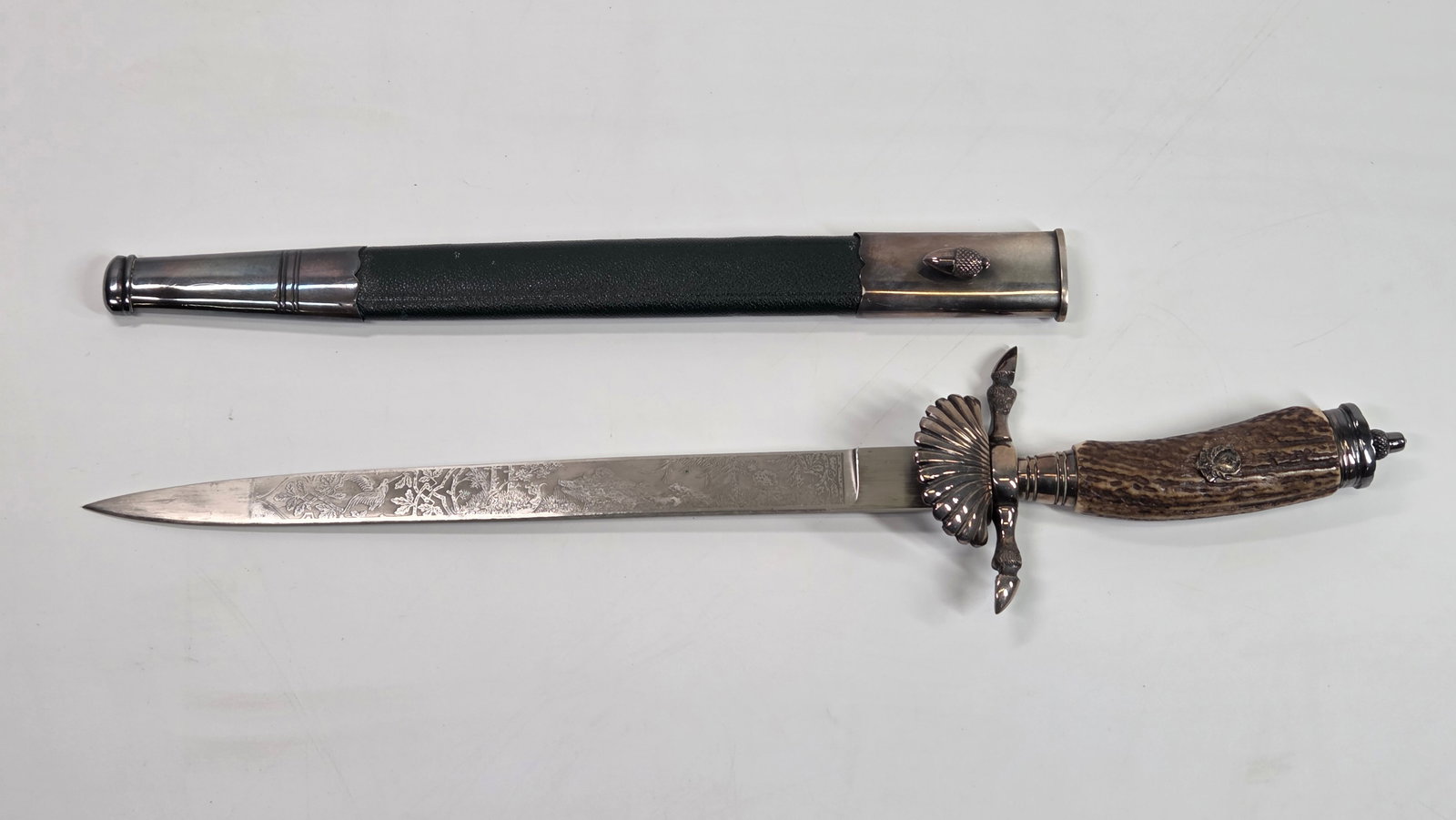 E.F. HORSTER SOLINGEN GERMAN WWII HUNTING KNIFE: REMAINS IN VERY GOOD CONDITION, SHOWING ONLY SOME TYPICAL WEAR.