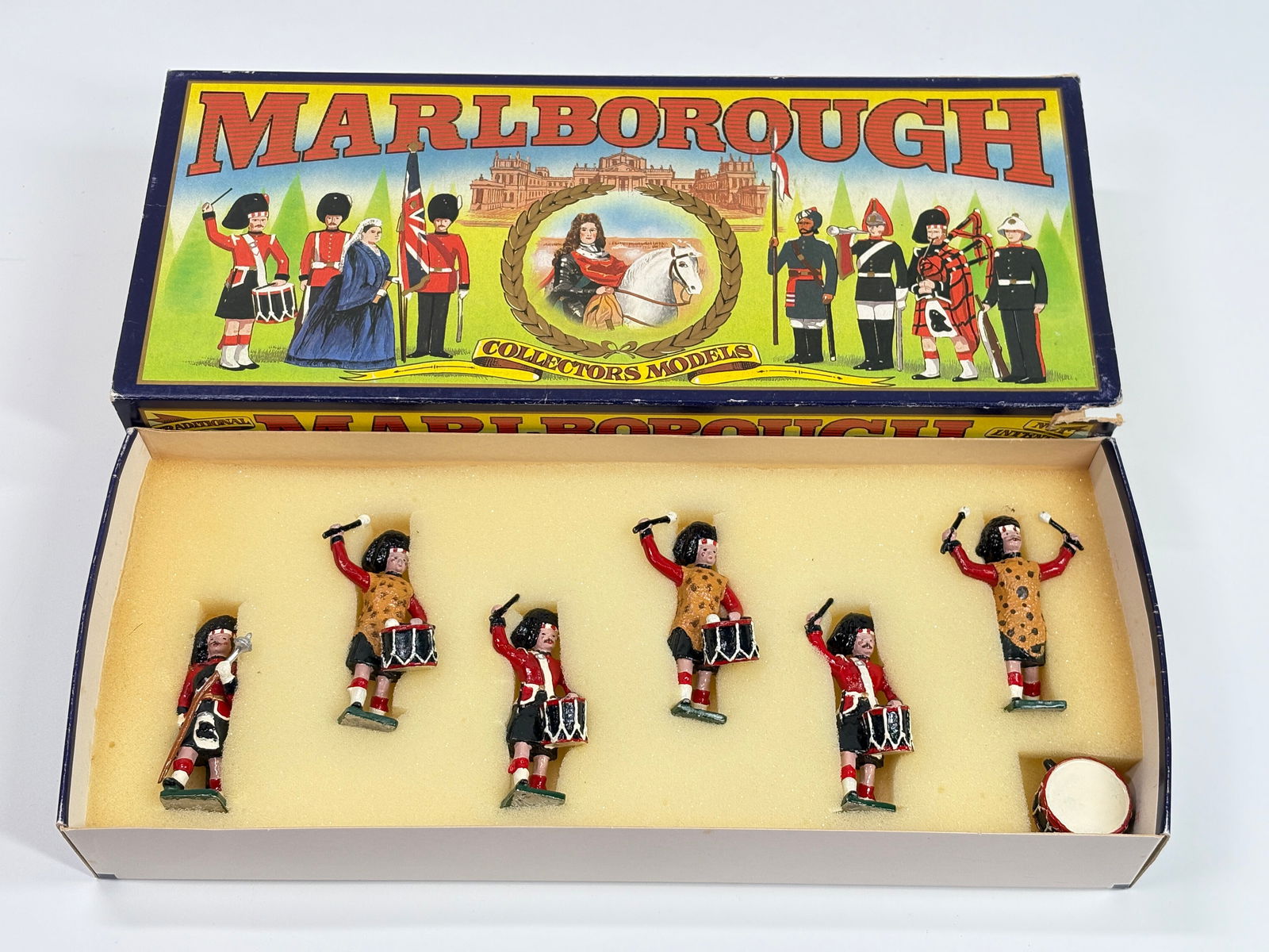 MARLBOROUGH MF9 PIPES & DRUMS BLACK WATCH 1900: SET REMAINS IN VERY GOOD CONDITION WITH BOX.