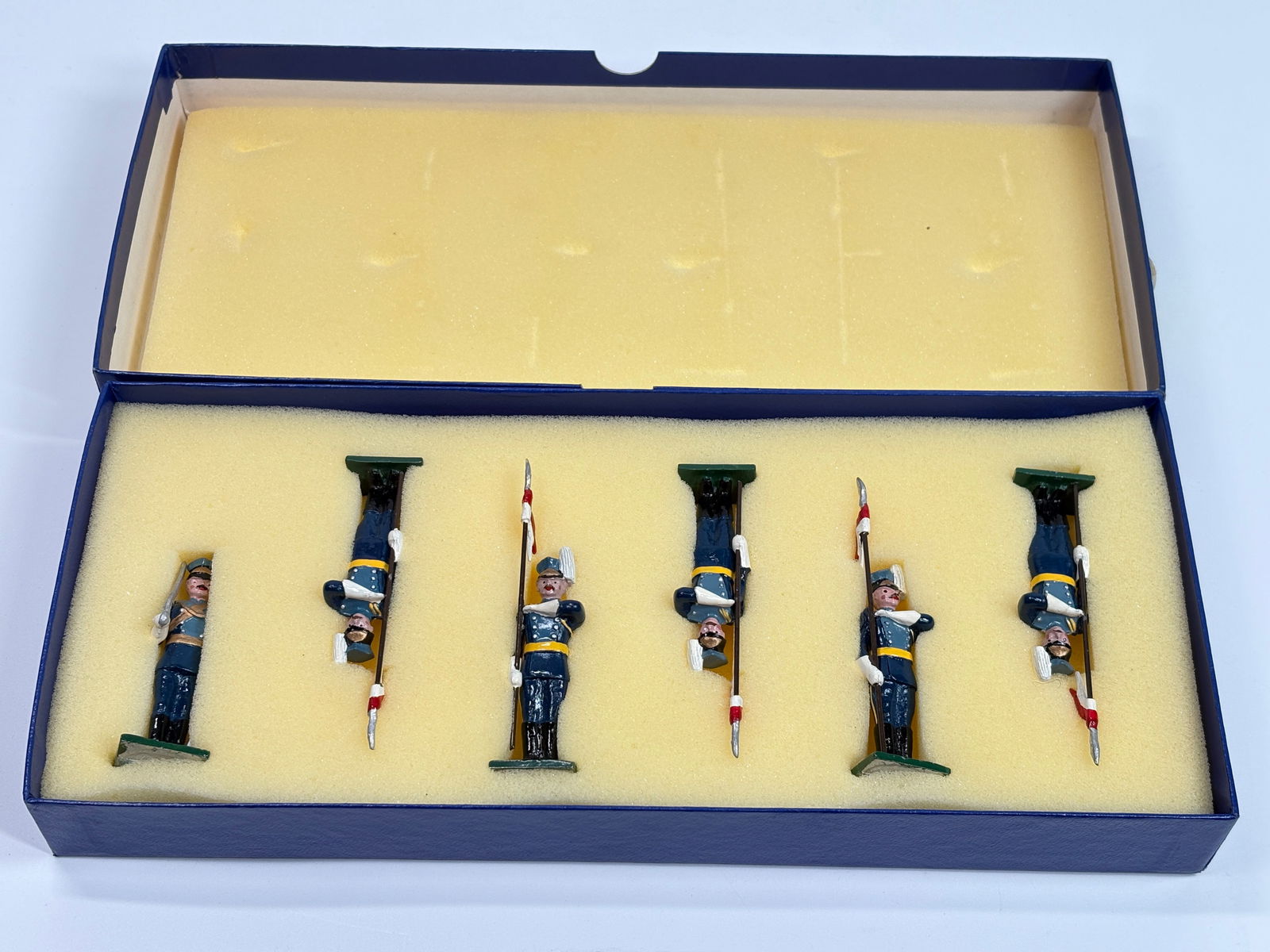 MARLBOROUGH M19 21ST LANCERS: SET REMAINS IN VERY GOOD CONDITION WITH BOX.