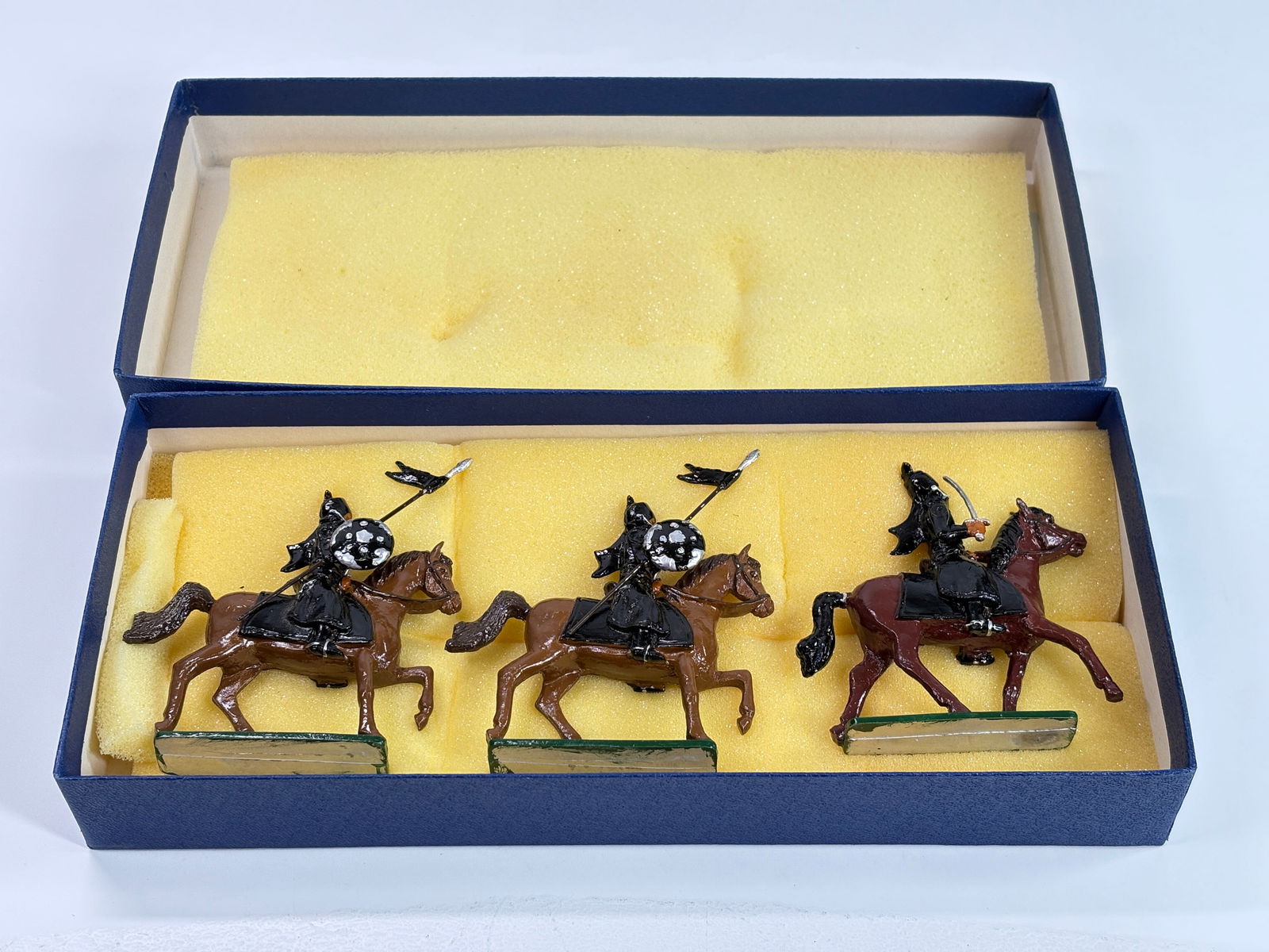 STAR SOLDIERS NO. 34A MOUNTED SOLDIER SET: SET REMAINS IN VERY GOOD CONDITION WITH BOX.