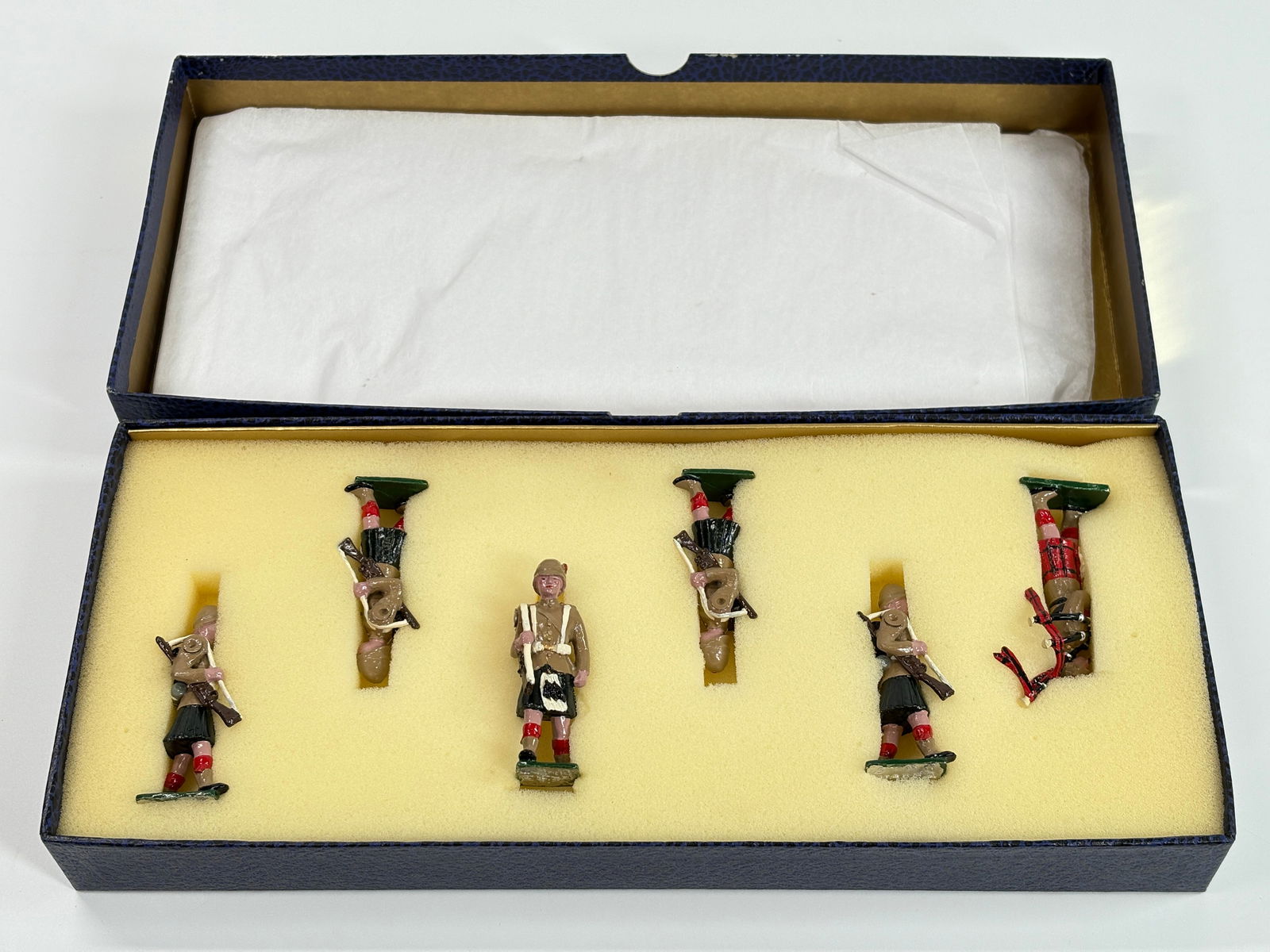 STAR SOLDIERS NO. 2 BLACK WATCH 1899: SET REMAINS IN VERY GOOD CONDITION WITH BOX.