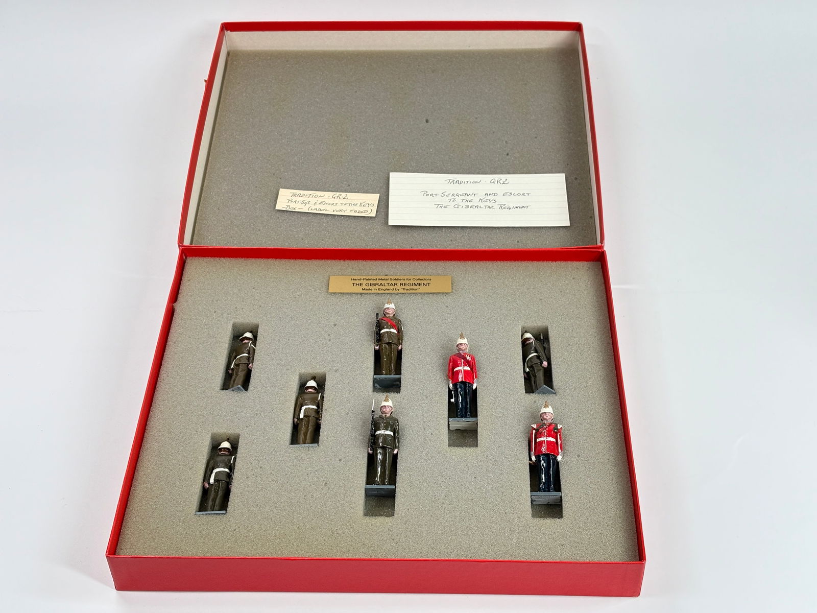 TRADITION SOLDIERS NO. GR2 PORT SERGEANT & ESCOT TO THE KEYS GIBRALTAR: SET REMAINS IN VERY GOOD CONDITION WITH BOX.