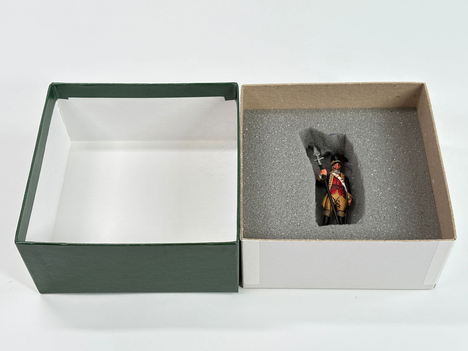 MULBERRY MINIATURES WASHINGTON'S LIFEGUARD TARLETONS: SET REMAINS IN VERY GOOD CONDITION WITH BOX.