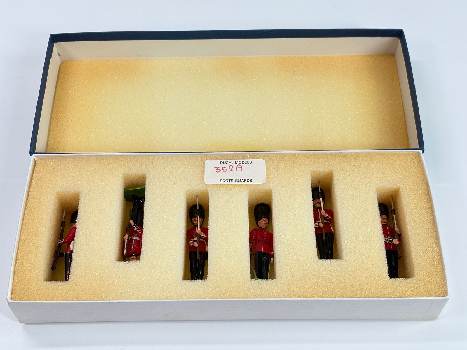 DUCAL MODELS 352A SCOTS GUARDS (1 of 5)