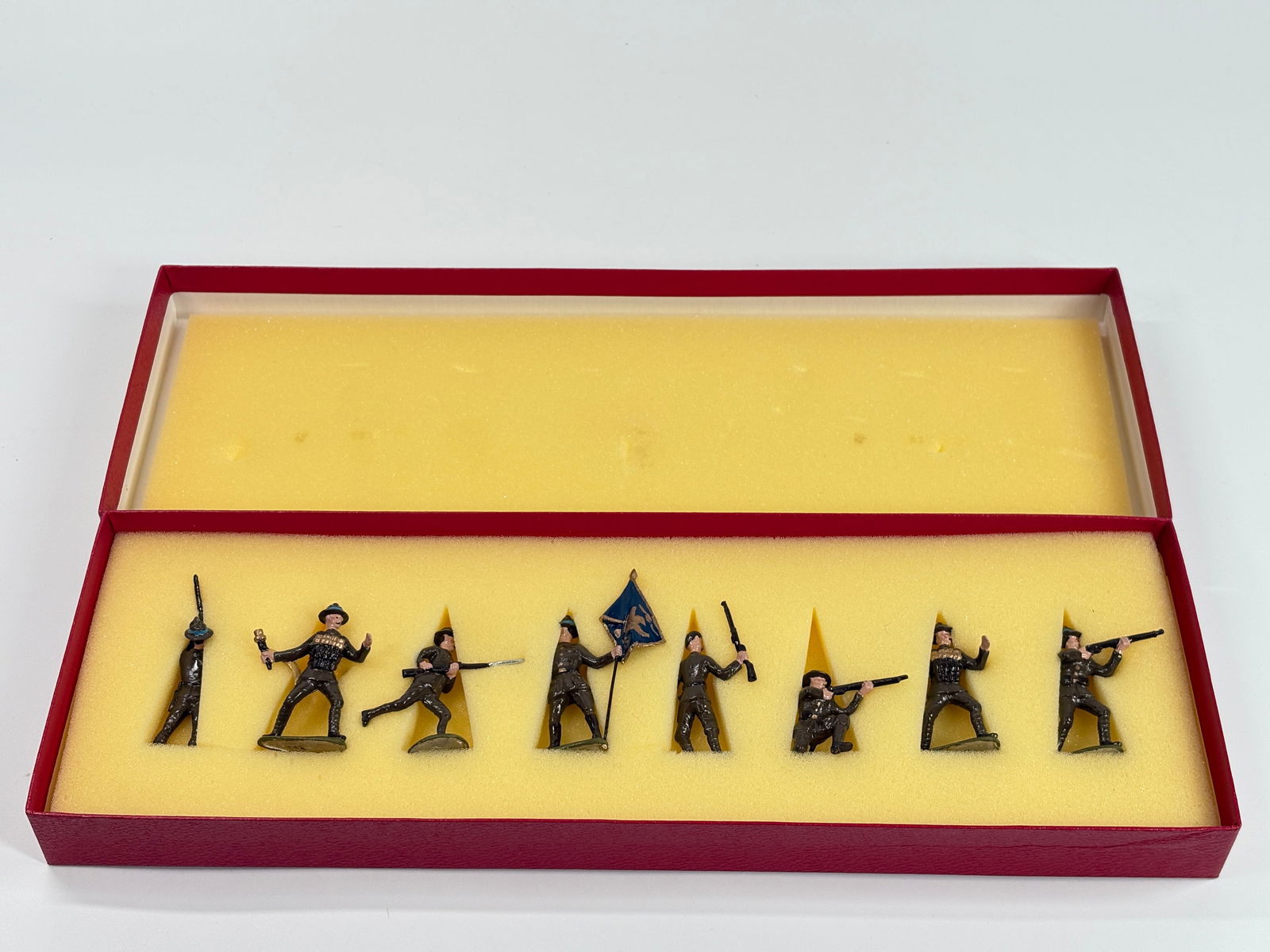 DORSET SOLDIERS 1009 US INFANTRY IN ACTION: SET REMAINS IN VERY GOOD CONDITION WITH BOX.