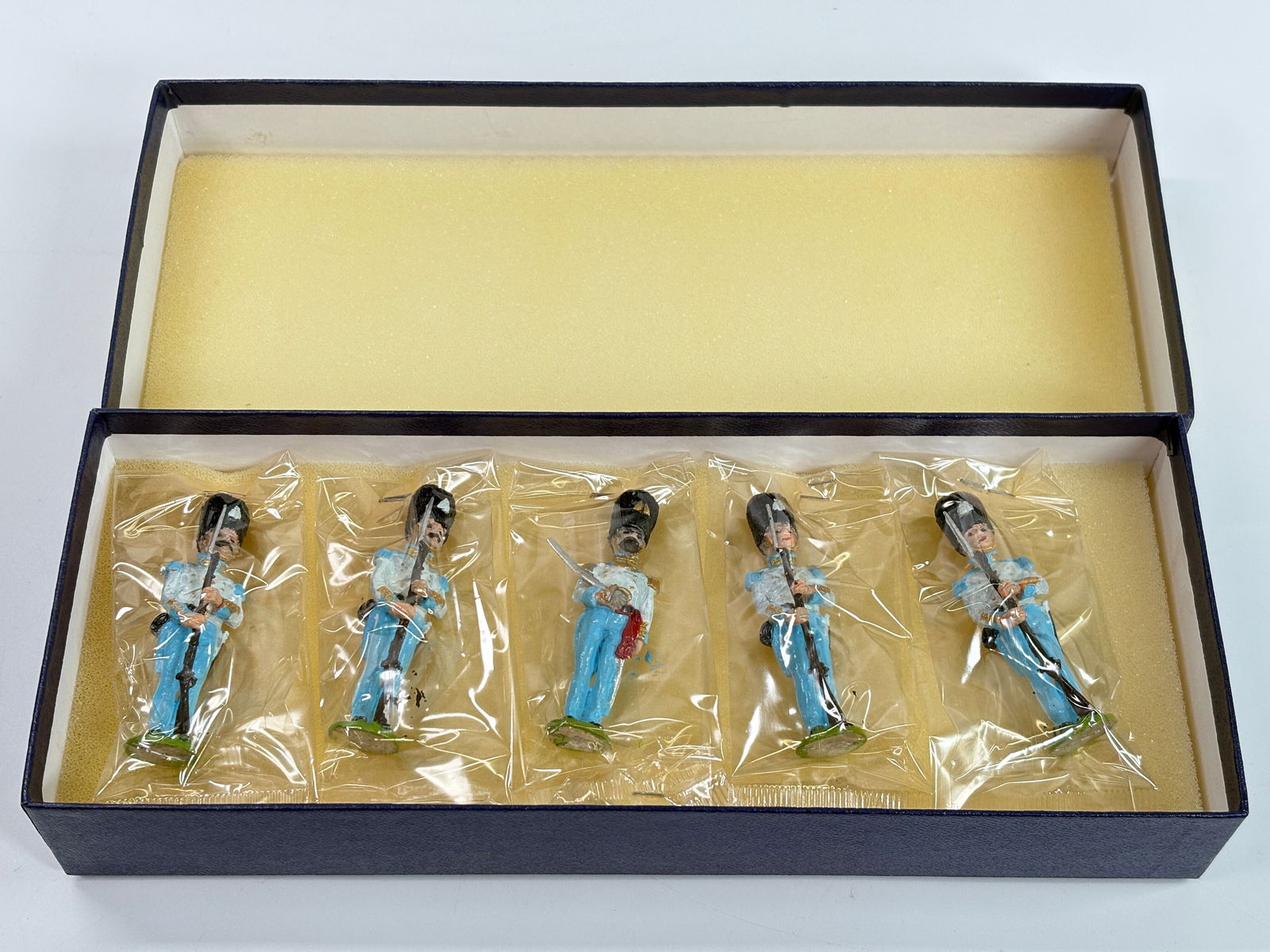 DRUMBEAT MINIATURES CHICAGO LIGHT GUARD ILLINOIS 1861: SET REMAINS IN VERY GOOD CONDITION WITH BOX.