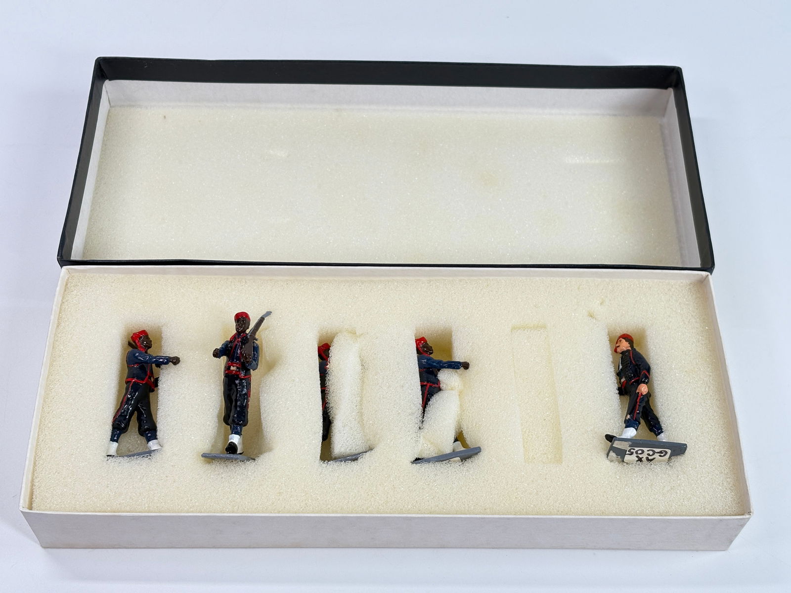 ALEXANDER TOY SOLDIERS GOLD COAST REGT.: SET REMAINS IN VERY GOOD CONDITION WITH BOX.