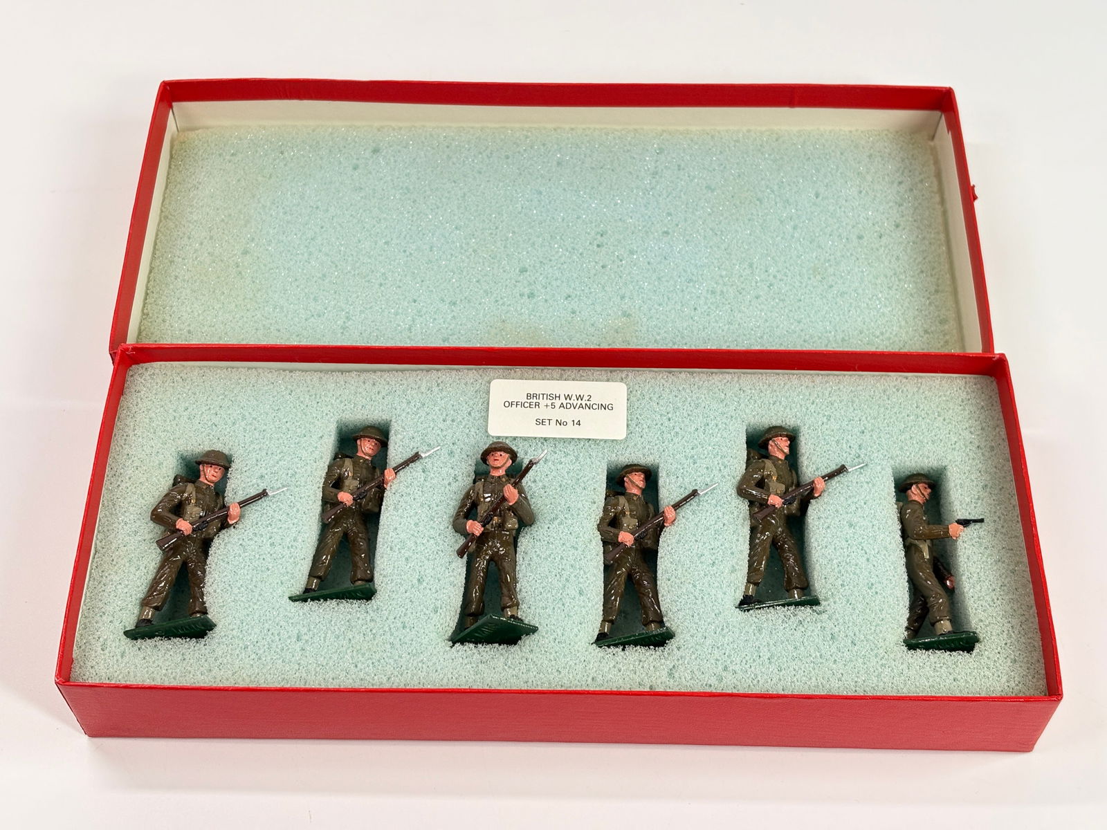 FUSILIER MINIATURES BRITISH WWII OFFICER & ADVANCING (1 of 5)