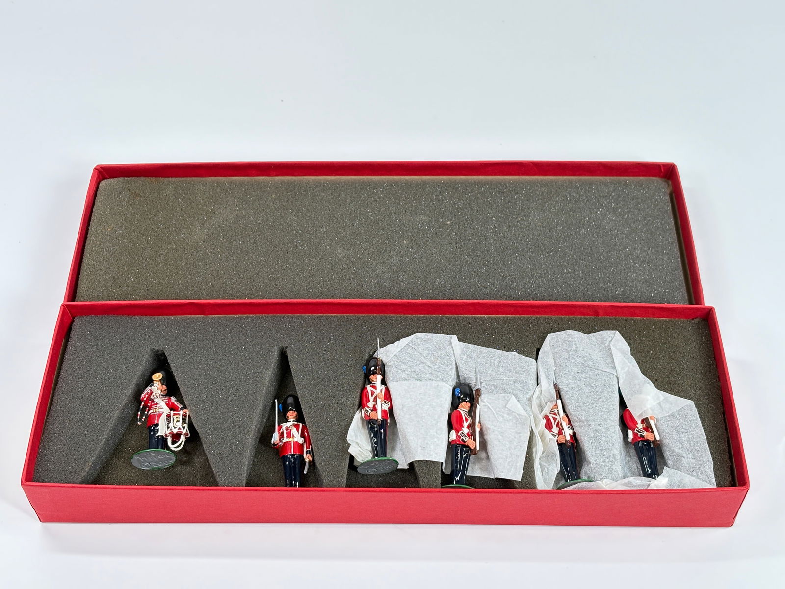 NICKOLSON MINIATURES IRISH GUARDS PRESENT ARMS SPECIAL SET (1 of 4)