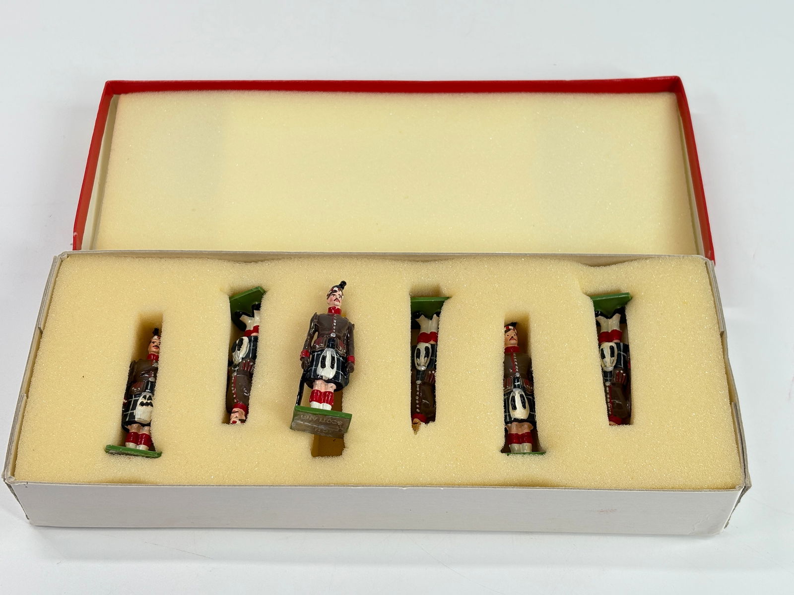 CABERFEIDH MINIATURES SCOTLAND LIVERPOOL SCOTS (1 of 5)