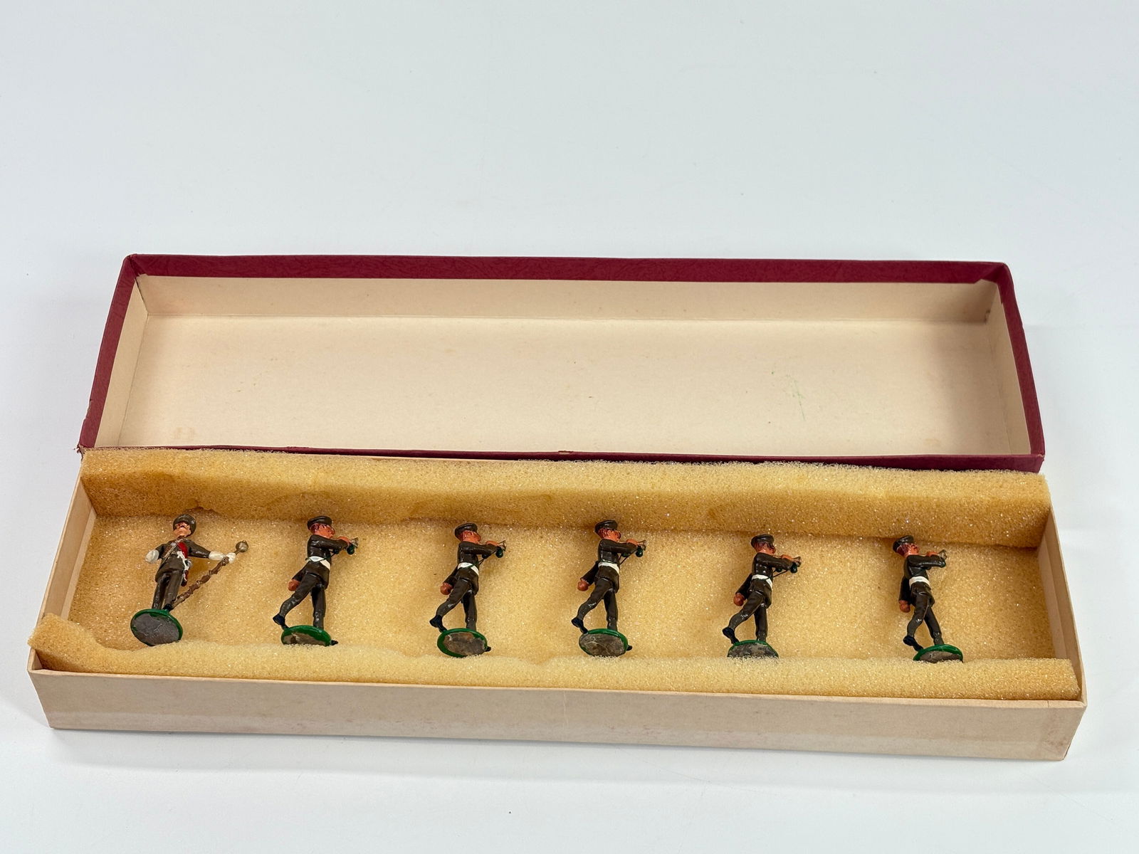 DEREK CROSS ALL THE QUEEN'S MEN WWI INFANTRY: SET REMAINS IN VERY GOOD CONDITION WITH BOX.