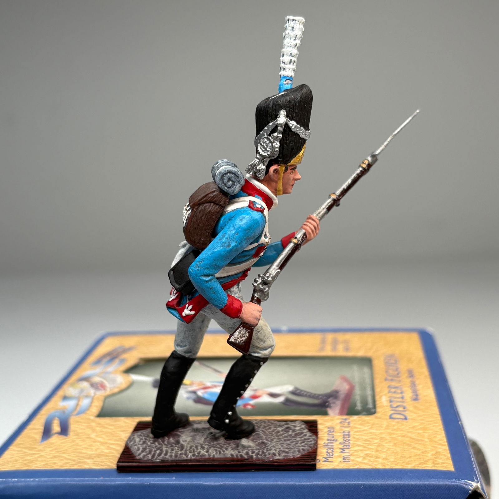 DISTLER 1/24 SCALE WATERLOO FIGURE W/ BOX: REMAINS IN VERY GOOD CONDITION, SHOWING MINIMAL WEAR. BOXES REMAIN IN GOOD CONDITION, SHOWING SOME STORAGE WEAR.