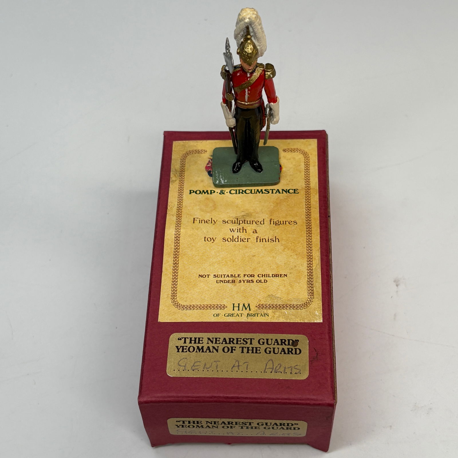 POMP & CIRCUMSTANCE YEOMAN GUARD AT ARMS: REMAINS IN VERY GOOD CONDITION, SHOWING MINIMAL WEAR. BOXES REMAIN IN GOOD CONDITION, SHOWING SOME STORAGE WEAR.