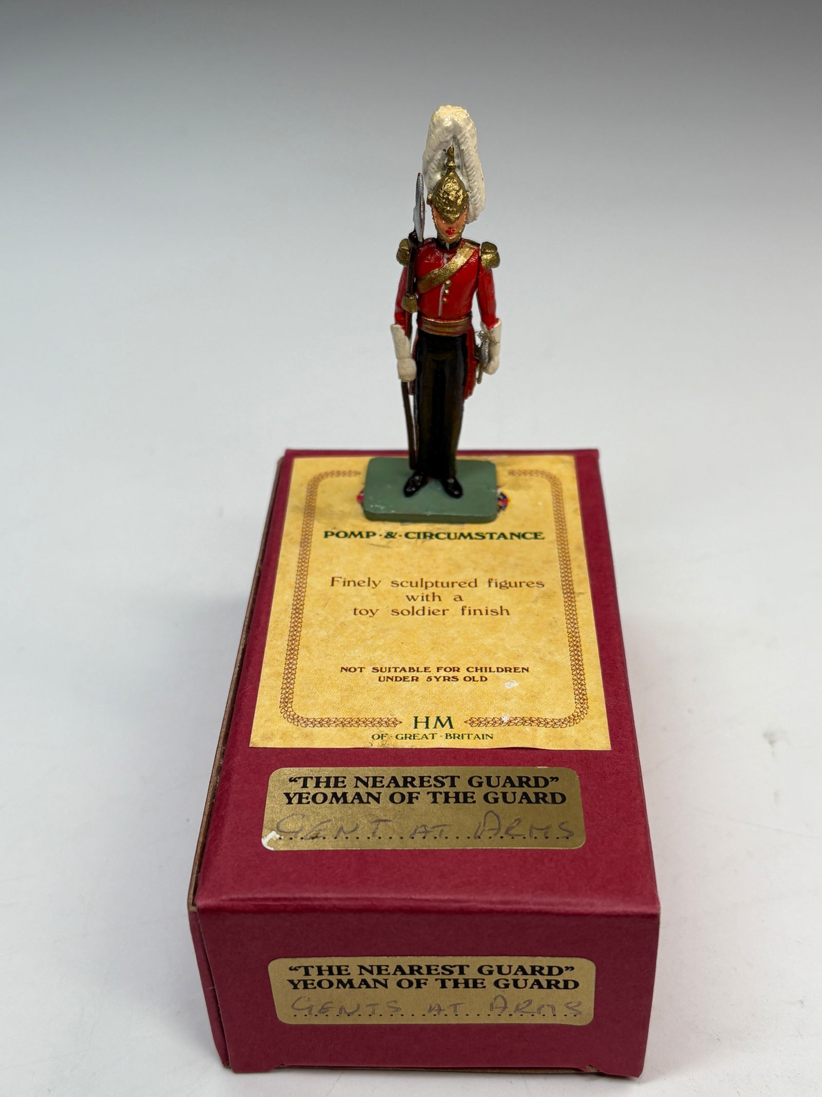 POMP & CIRCUMSTANCE YEOMAN GUARD AT ARMS: REMAINS IN VERY GOOD CONDITION, SHOWING MINIMAL WEAR. BOXES REMAIN IN GOOD CONDITION, SHOWING SOME STORAGE WEAR.