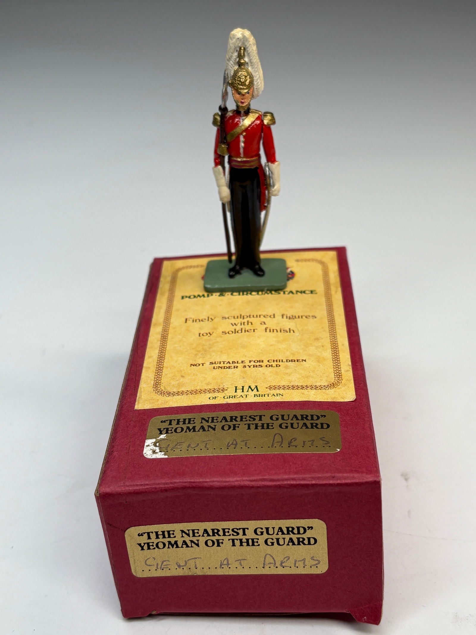 POMP & CIRCUMSTANCE YEOMAN GUARD AT ARMS: REMAINS IN VERY GOOD CONDITION, SHOWING MINIMAL WEAR. BOXES REMAIN IN GOOD CONDITION, SHOWING SOME STORAGE WEAR.