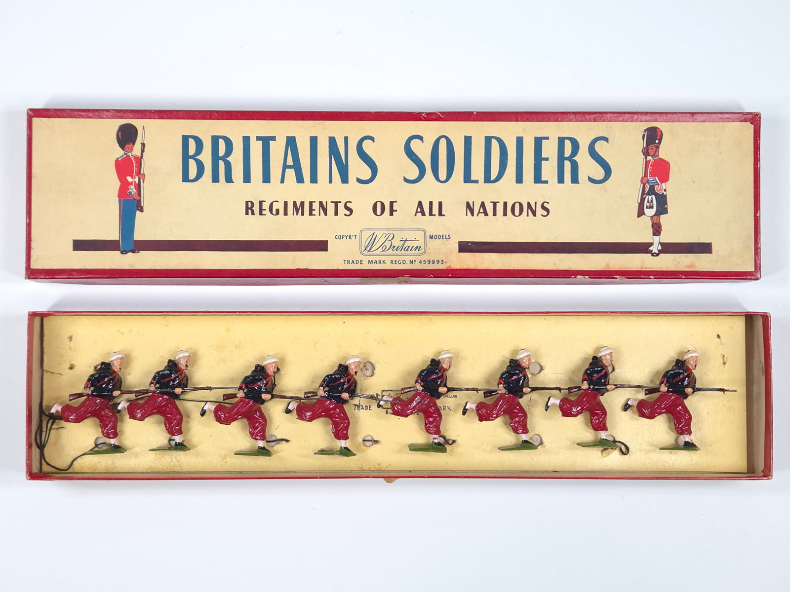 W. BRITAIN NO. 142 ZOUAVES CHARGING SET W/ BOX (1 of 5)