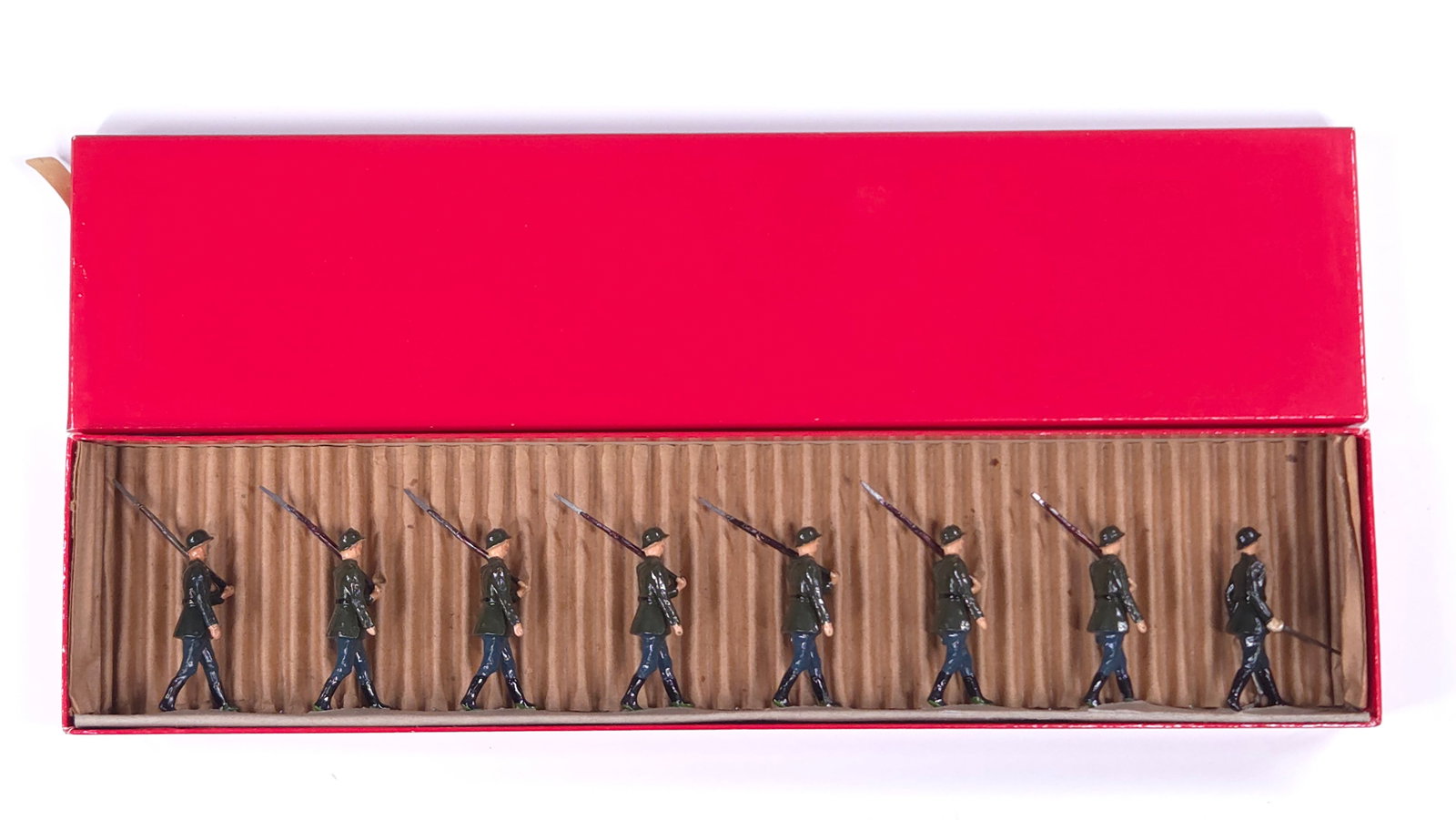 VINTAGE BRITAIN NO. 432 GERMAN INFANTRY SERVICE DRESS: SET REMAINS IN GOOD CONDITION, SHOWING SOME TYPICAL WEAR. REPLACEMENT BOX AND INSERT.