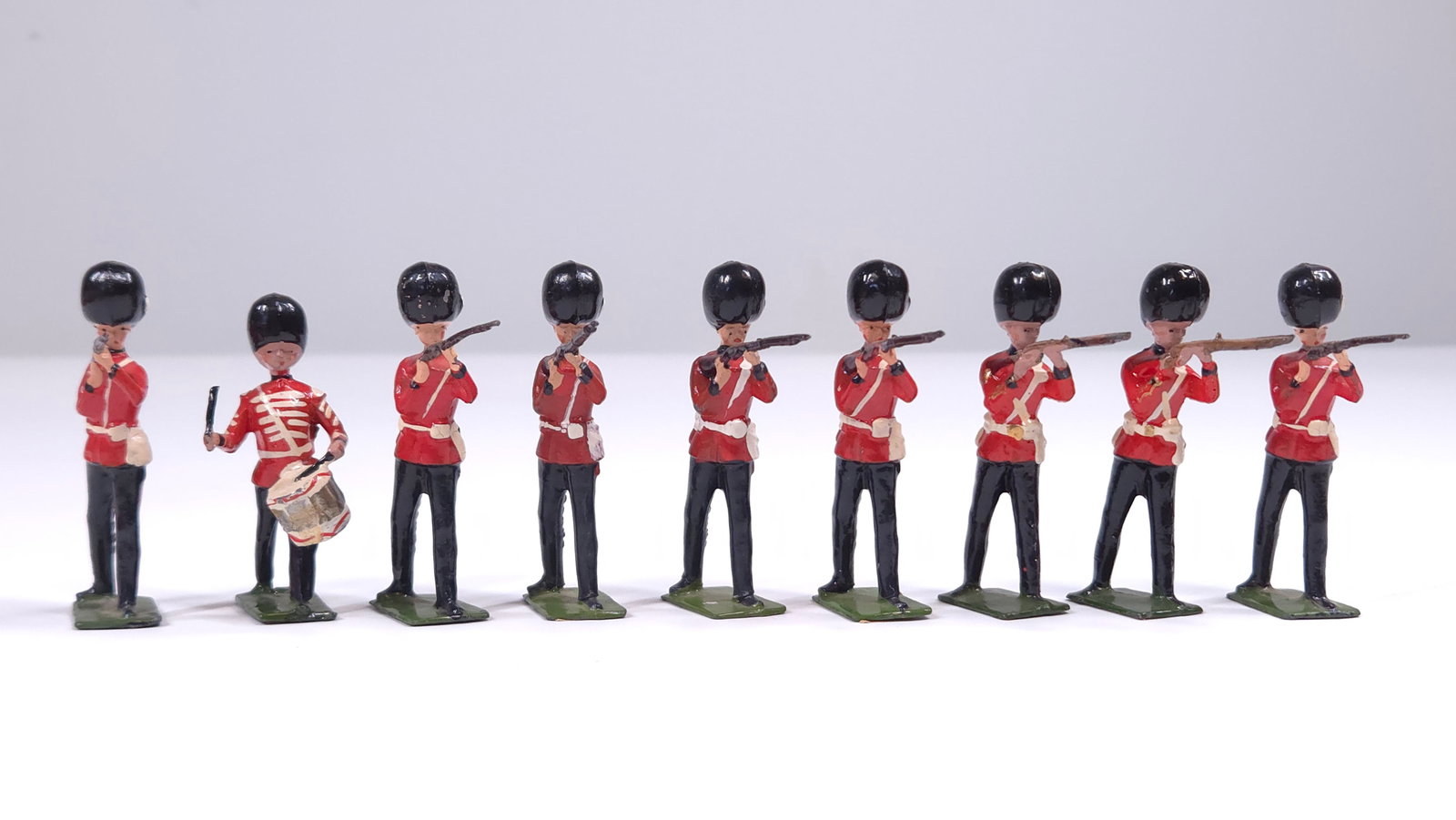 9) VINTAGE BRITAIN SCOT GUARDS: ALL REMAIN IN GOOD CONDITION.