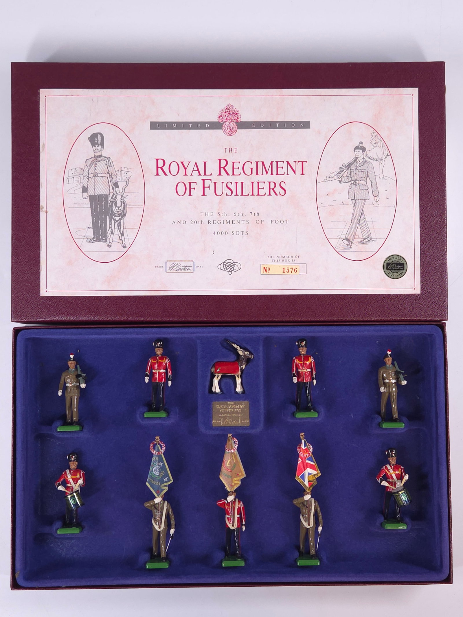 W. BRITAIN 5193 THE ROYAL REGIMENT OF FUSILIERS: REMAINS IN EXCELLENT CONDITION WITH BOX.