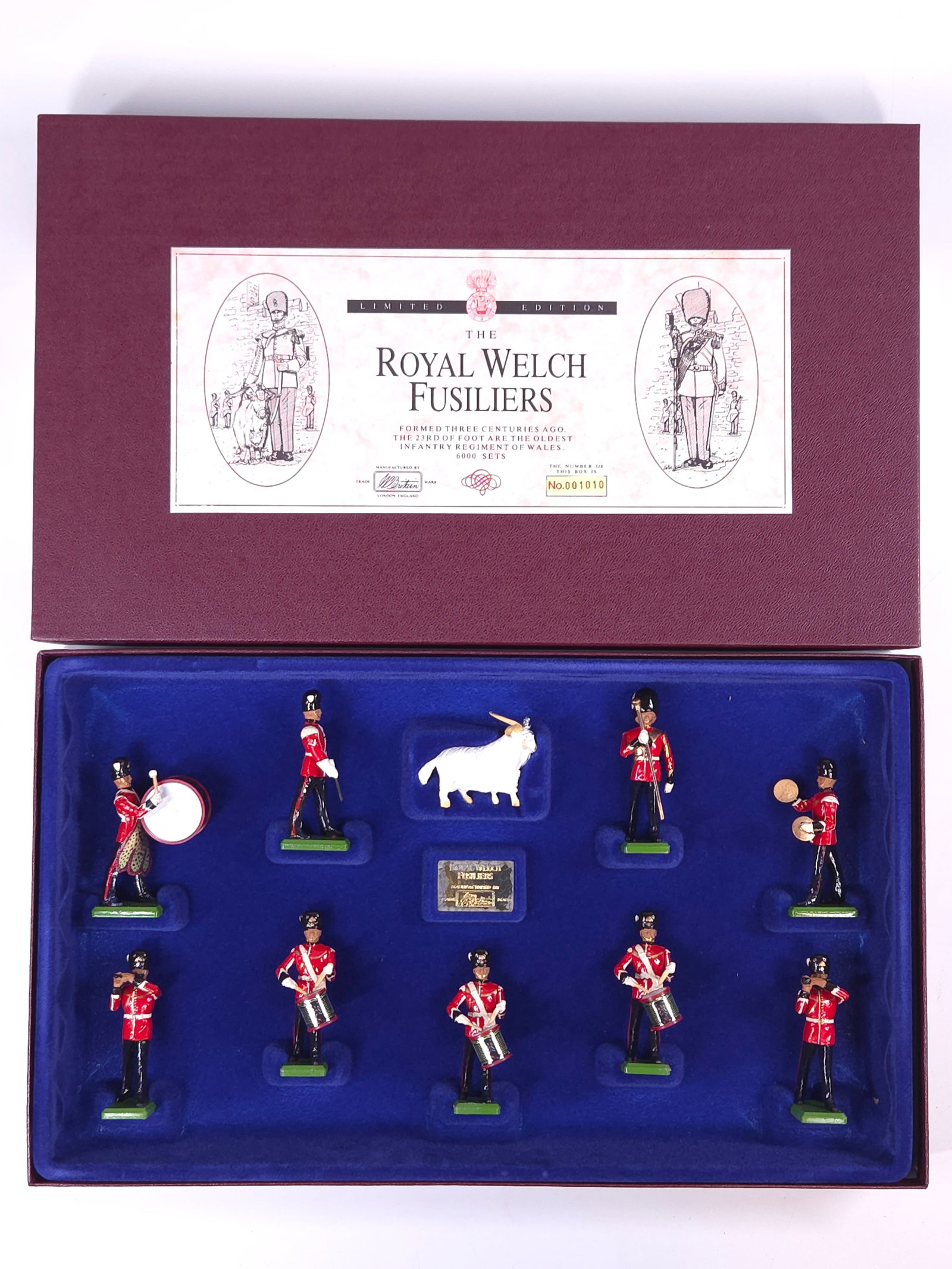 W. BRITAIN 5191 THE ROYAL WELCH FUSILIERS: REMAINS IN EXCELLENT CONDITION WITH BOX.