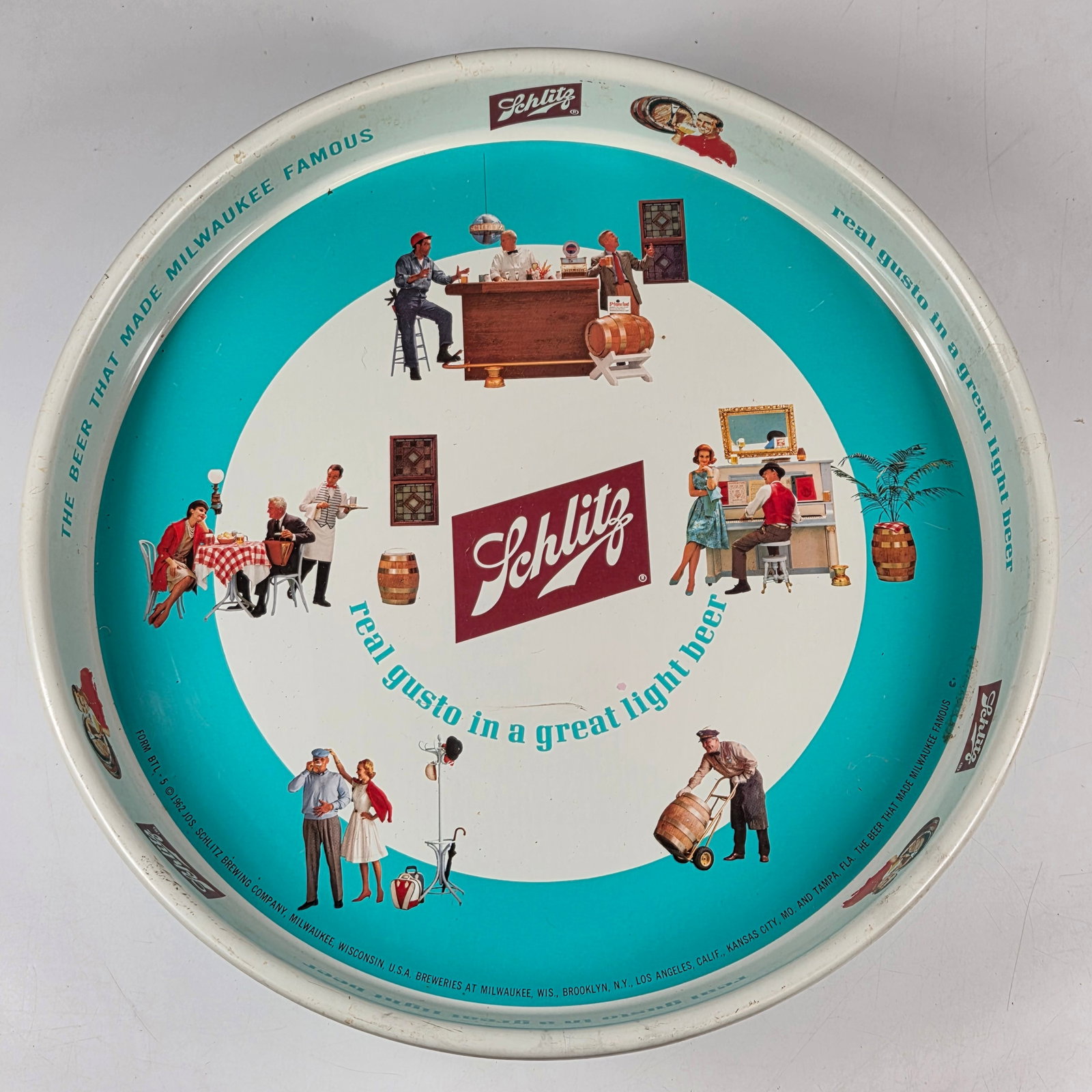 1962 SCHLITZ REAL GUSTO ADVERTISING BEER TRAY: REMAINS IN GOOD CONDITION, SHOWING SOME TYPICAL WEAR.