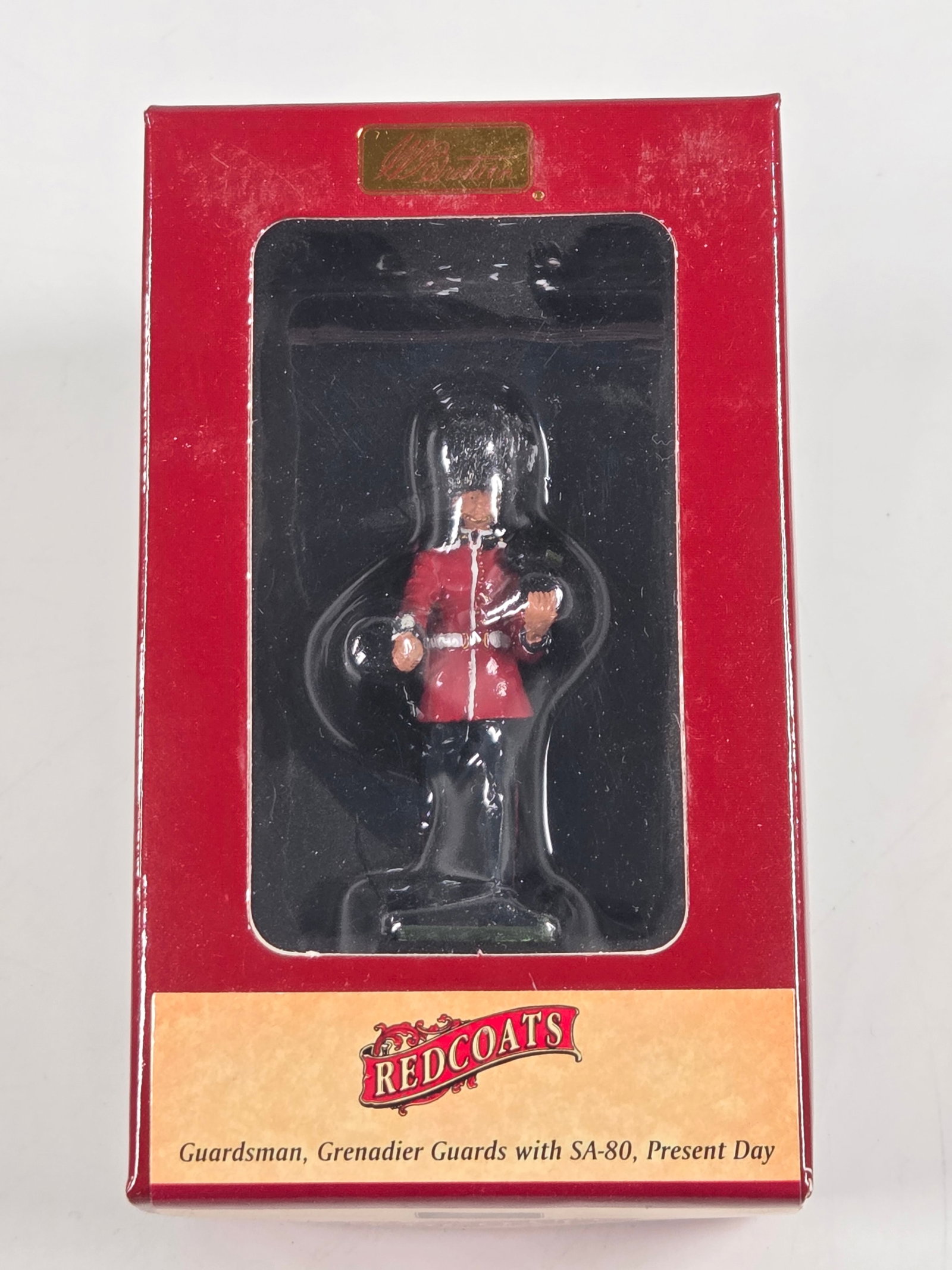 BRITAIN 44037 GUARDSMAN, GRENADIER GUARDS W/ SA-80 (1 of 2)