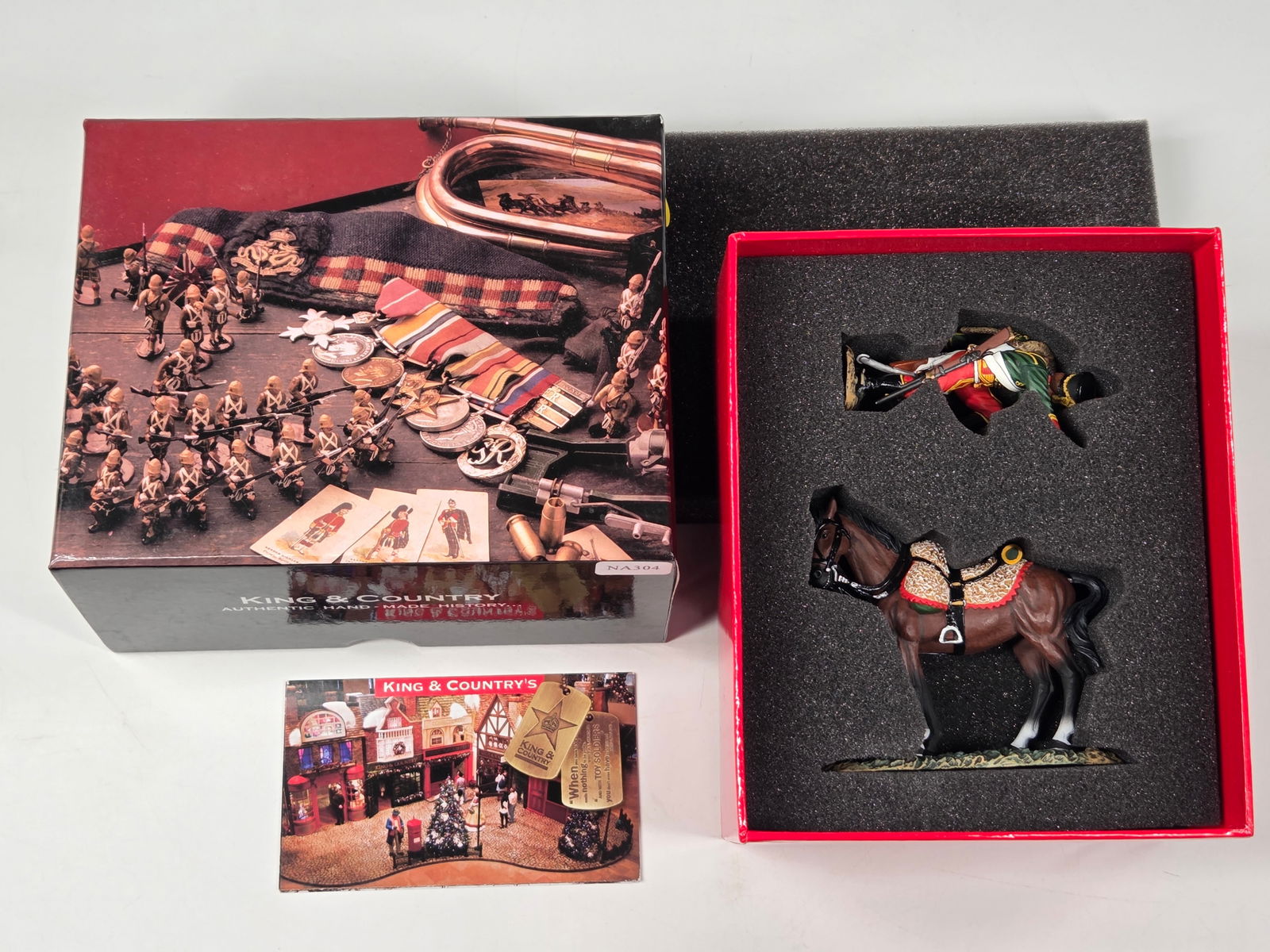 KING & COUNTRY SOLDIER NA304: REMAINS IN EXCELLENT CONDITION WITH BOX.