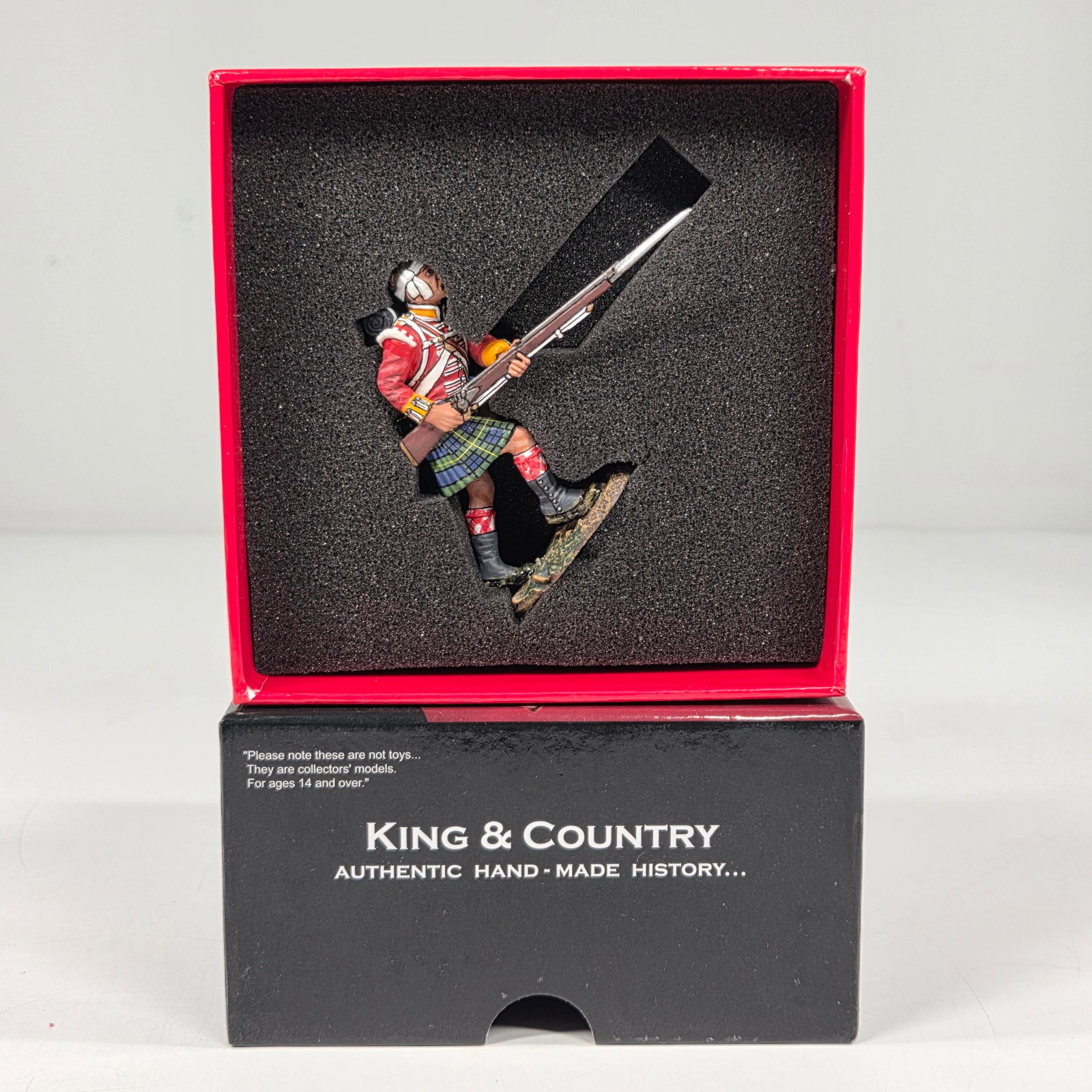 KING & COUNTRY SOLDIER NA298: REMAINS IN EXCELLENT CONDITION WITH BOX.