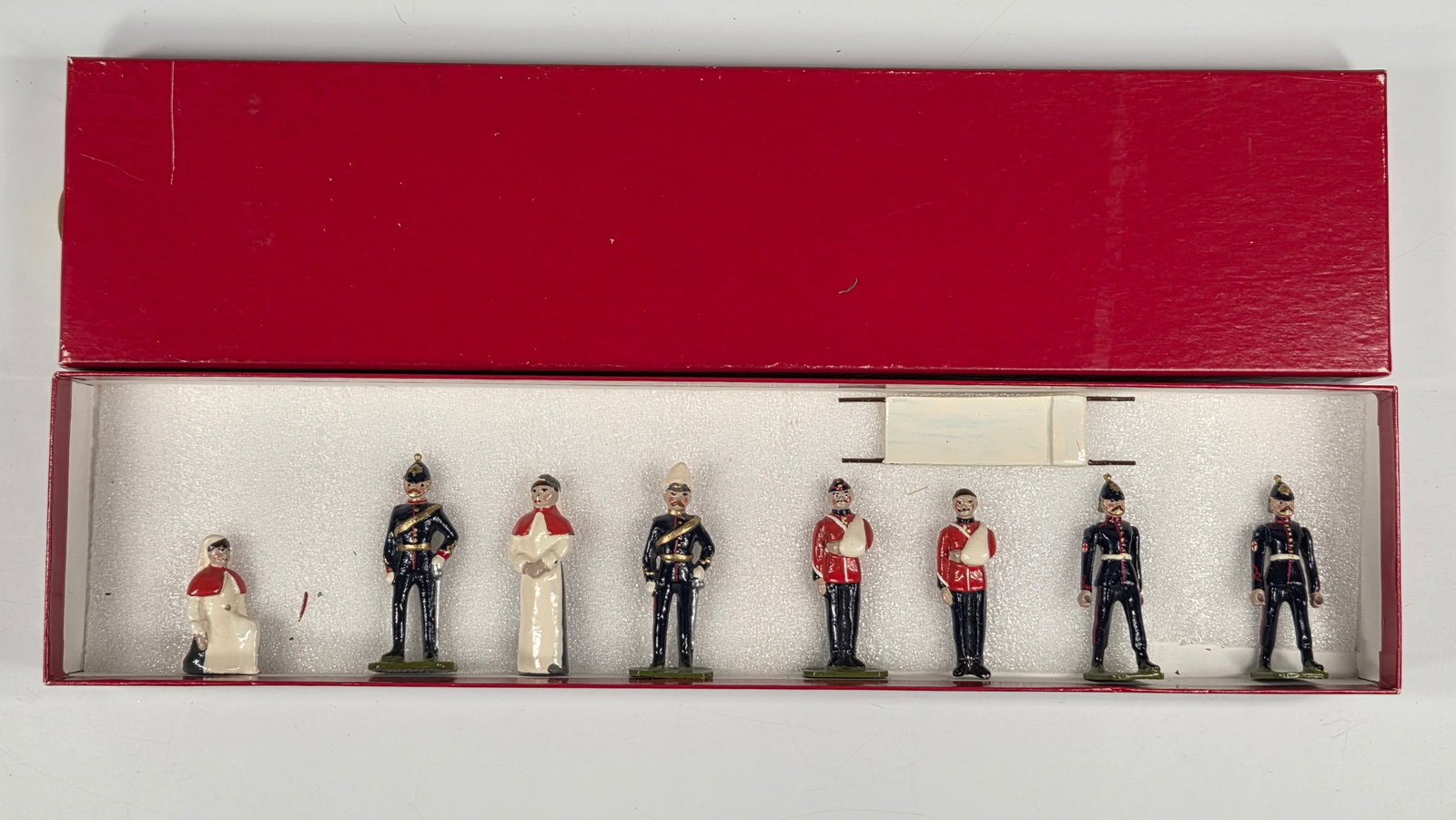 SET OF 8 HAND PAINTED LEAD SOLDIERS (1 of 3)