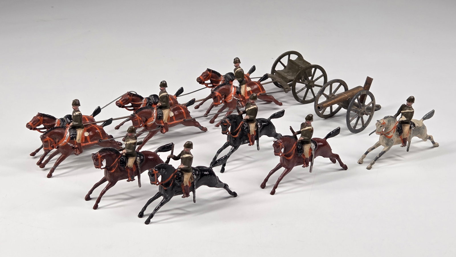BRITAIN HORSE W/ UNMARKED CANNON (1 of 12)