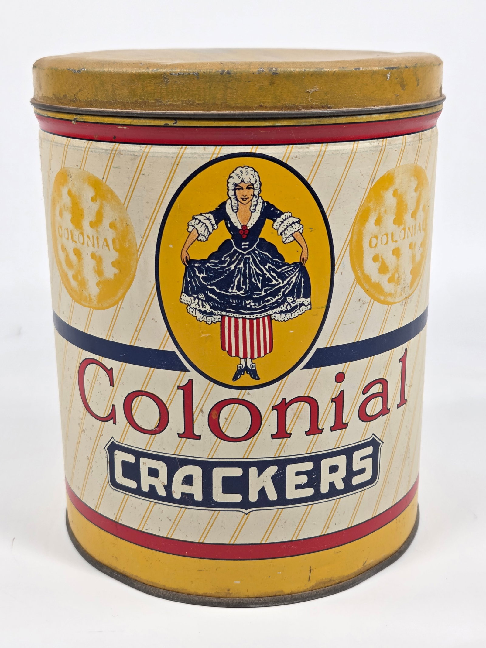 COLONIAL BAKING COMPANY ADVERTISING CRACKER TIN: REMAINS IN GOOD CONDITION, SHOWING SOME TYPICAL WEAR.