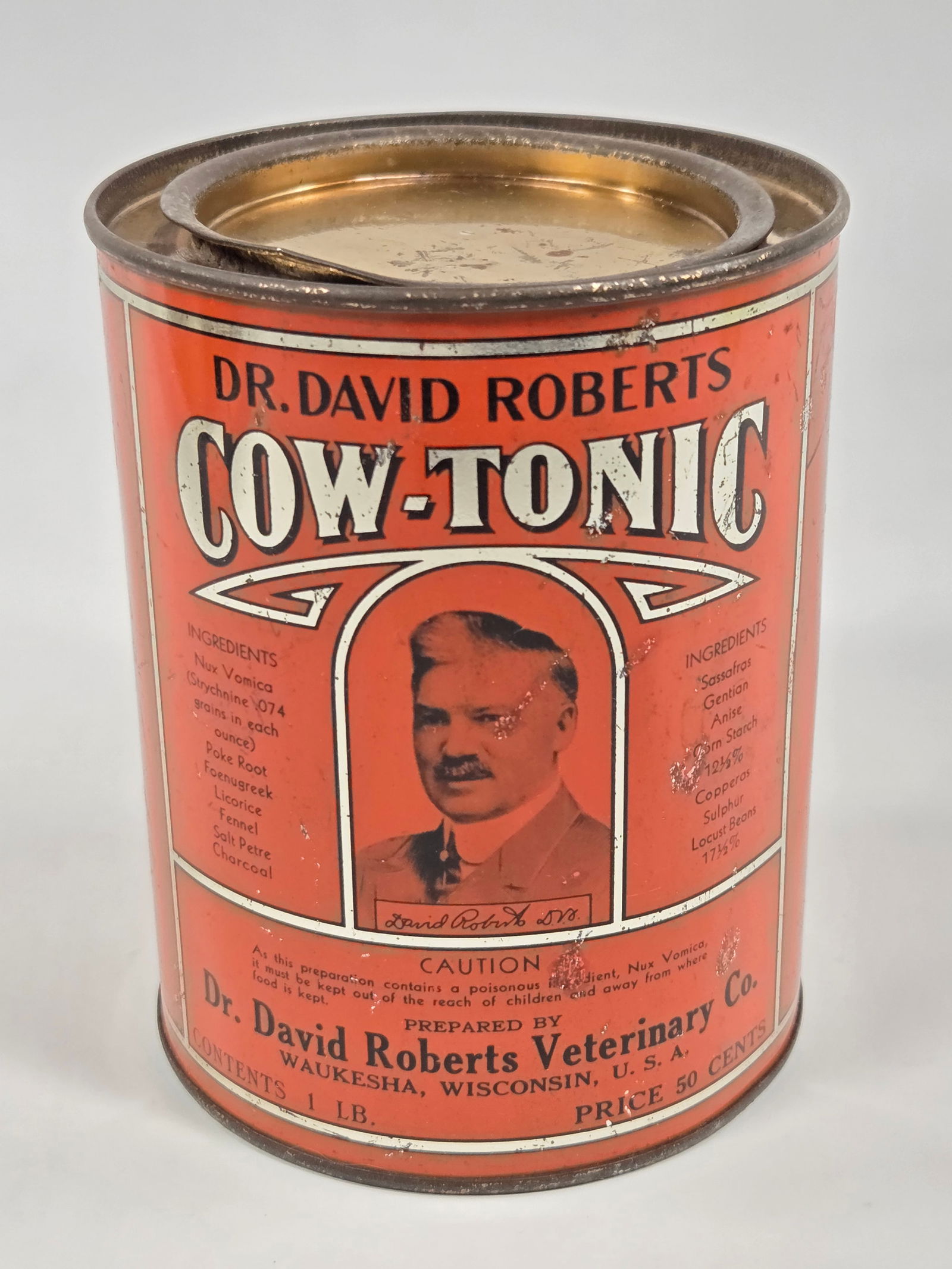 DR. DAVID ROBERTS VETERINARY CO. COW TONIC 1 POUND TIN: REMAINS IN GOOD CONDITION, SHOWING SOME TYPICAL WEAR.