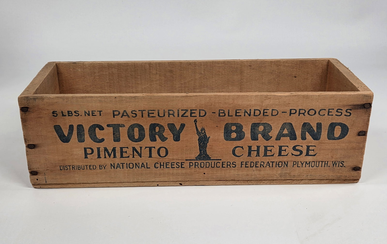 VICTORY BRAND PIMENTO CHEESE WOOD BOX: REMAINS IN GOOD ORIGINAL CONDITION, SHOWING SOME TYPICAL WEAR.