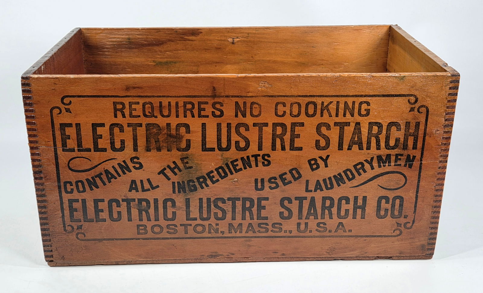 THE ELECTRIC LUSTRE STARCH COUNTRY STORE WOOD BOX: REMAINS IN GOOD CONDITION, SHOWING SOME TYPICAL WEAR. ORIGINAL LABEL ON SIDE OF BOX REMAINS NICE, SHOWING WEAR WITH SOME TERAS.