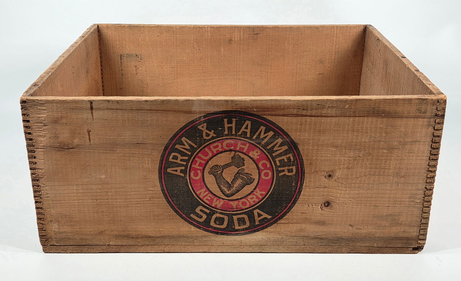 CHURCH & CO ARM & HAMMER BAKING SODA WOOD BOX: REMAINS IN GOOD ORIGINAL CONDITION, SHOWING SOME TYPICAL WEAR. ORIGINAL LABEL SHOWING WEAR THROUGHOUT WITH TEARS.