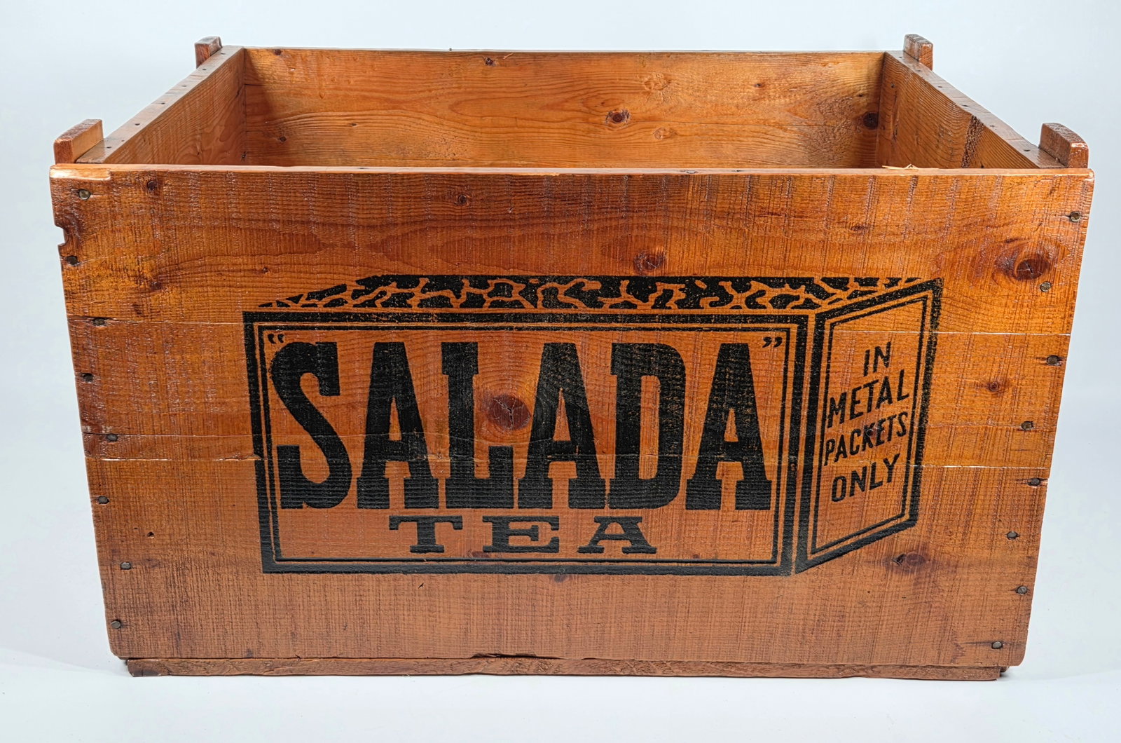 LARGE SALADA TEA COUNTRY STORE WOOD BOX: REMAINS IN GOOD CONDITION, SHOWING SOME TYPICAL WEAR. SIDES HAVE BEEN SHELLACKED.