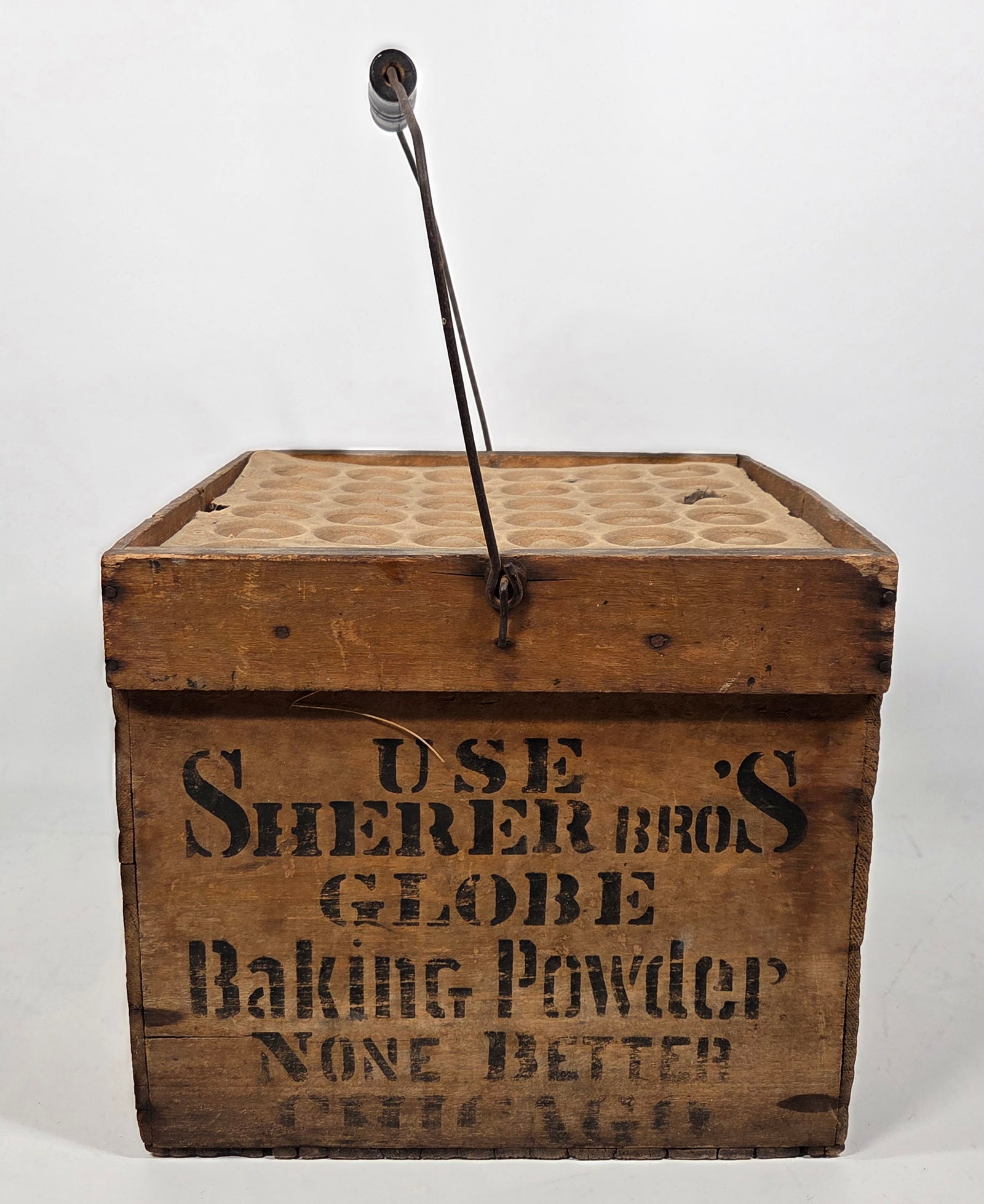 SCHERER BROS GLOBE BAKING POWDER ADV. WOOD EGG CRATE: REMAINS IN FAIR TO GOOD USED CONDITION, SHOWING SOME TYPICAL WEAR.