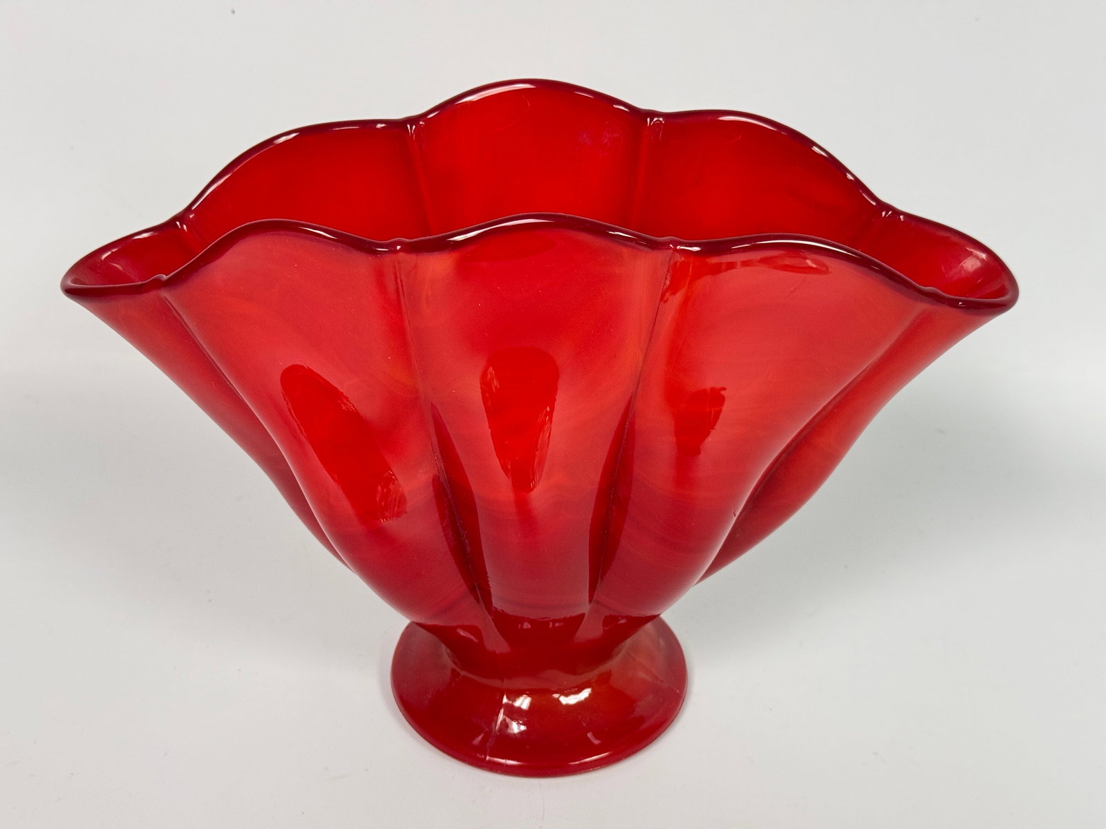 VINTAGE RED SLAG GLASS FAN VASE: REMAINS IN VERY GOOD CONDITION, NO CHIPS OR CRACKS.