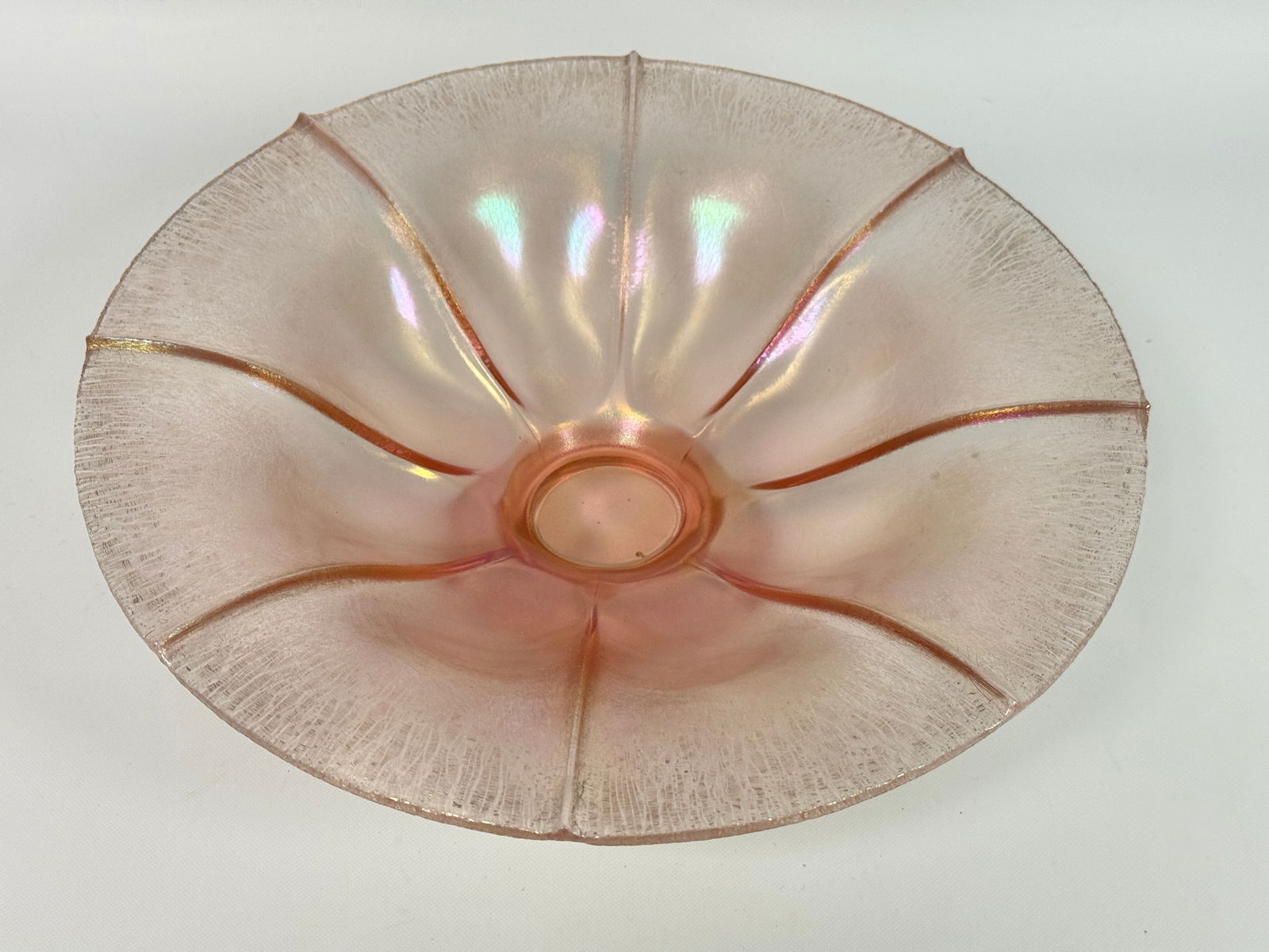 FENTON VELVA ROSE PINK STRETCH GLASS BOWL: REMAINS IN VERY GOOD CONDITION, NO CHIPS OR CRACKS.