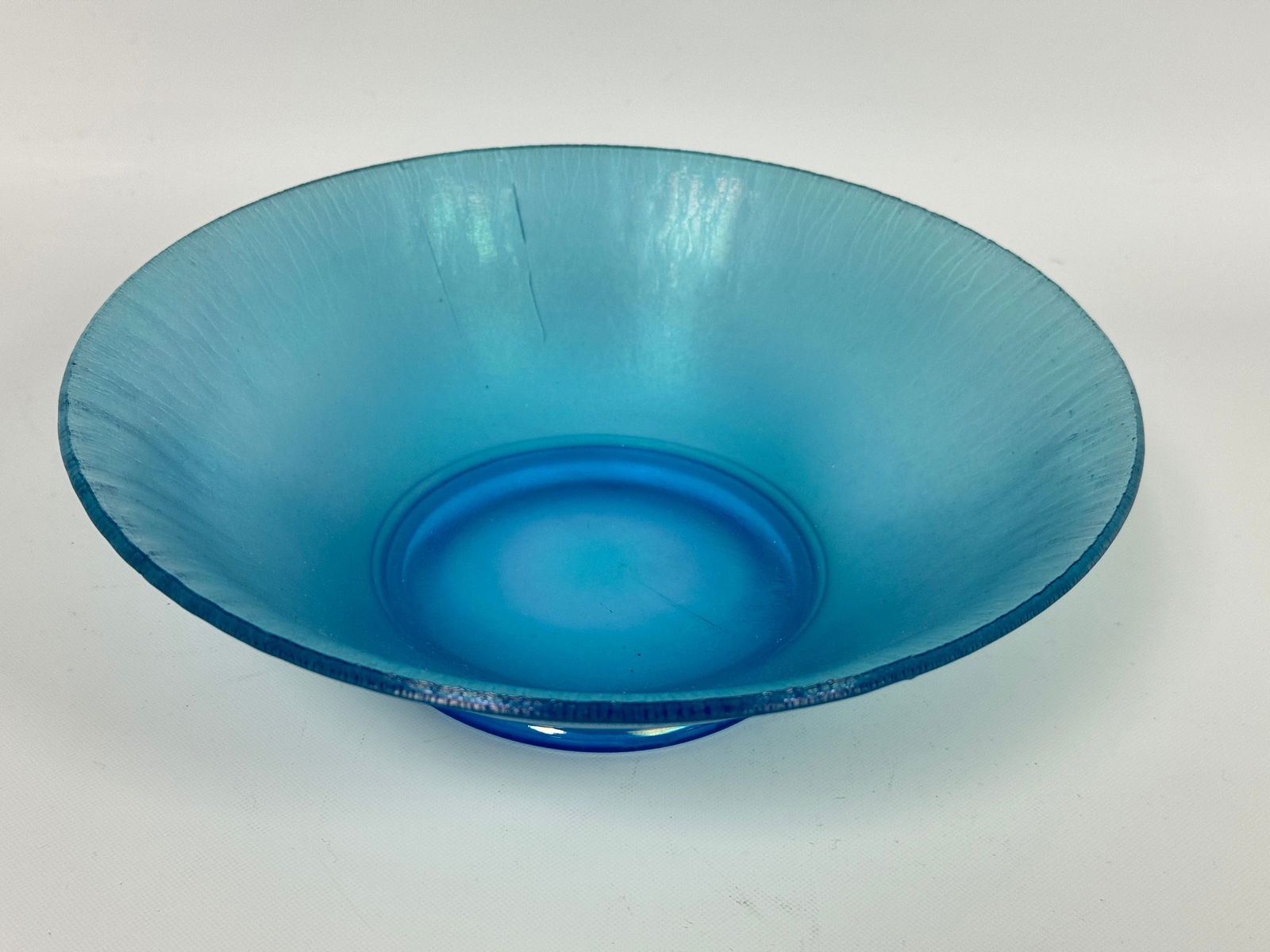 VINTAGE BLUE IRIDESCENT GLASS CONSOLE BOWL: REMAINS IN VERY GOOD CONDITION, NO CHIPS OR CRACKS.