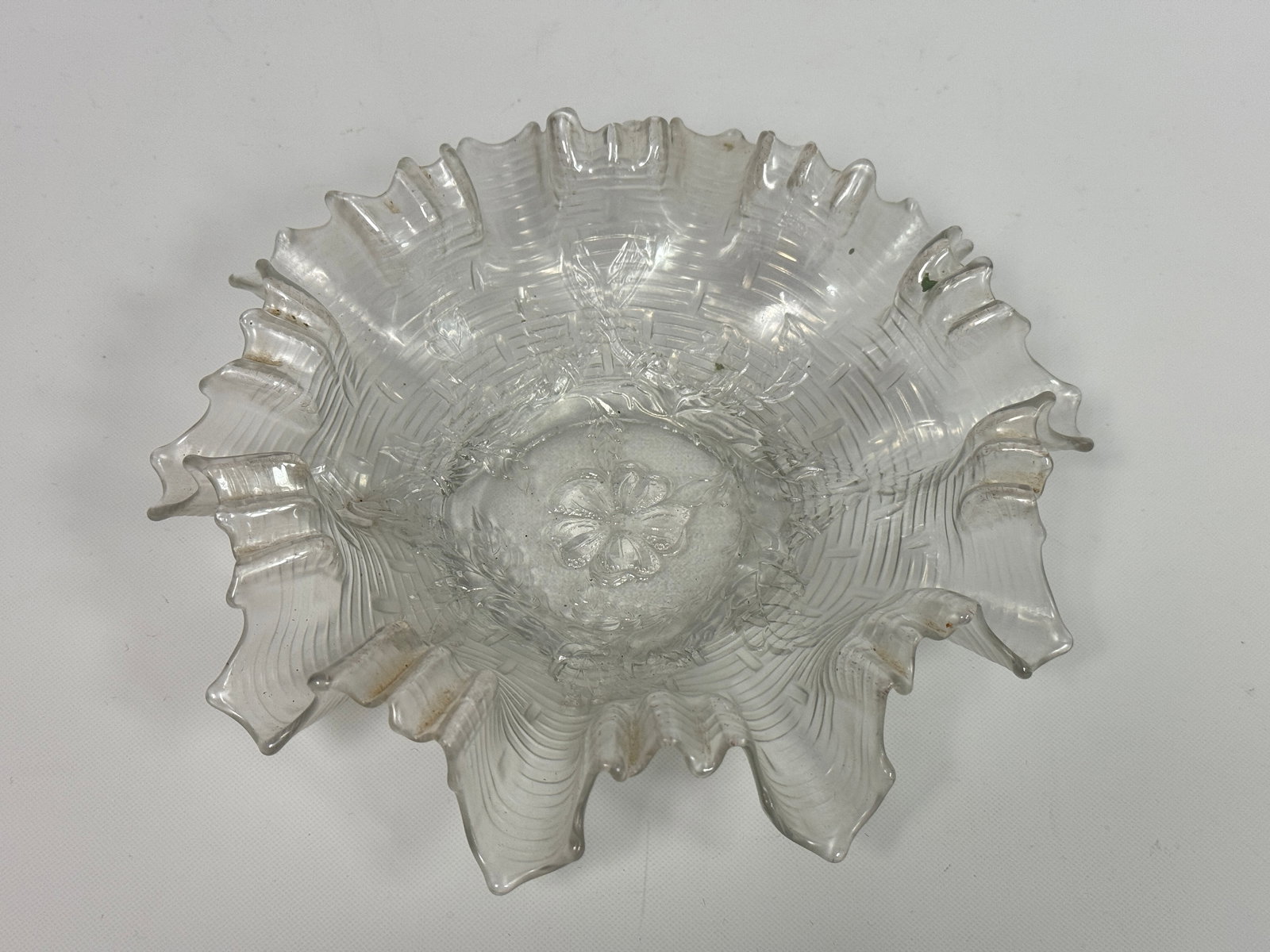 DUGAN FANCIFUL WHITE CARNIVAL GLASS BOWL: REMAINS IN GOOD CONDITION, NO CHIPS OR CRACKS. DIRTY, NEEDS CLEANED.