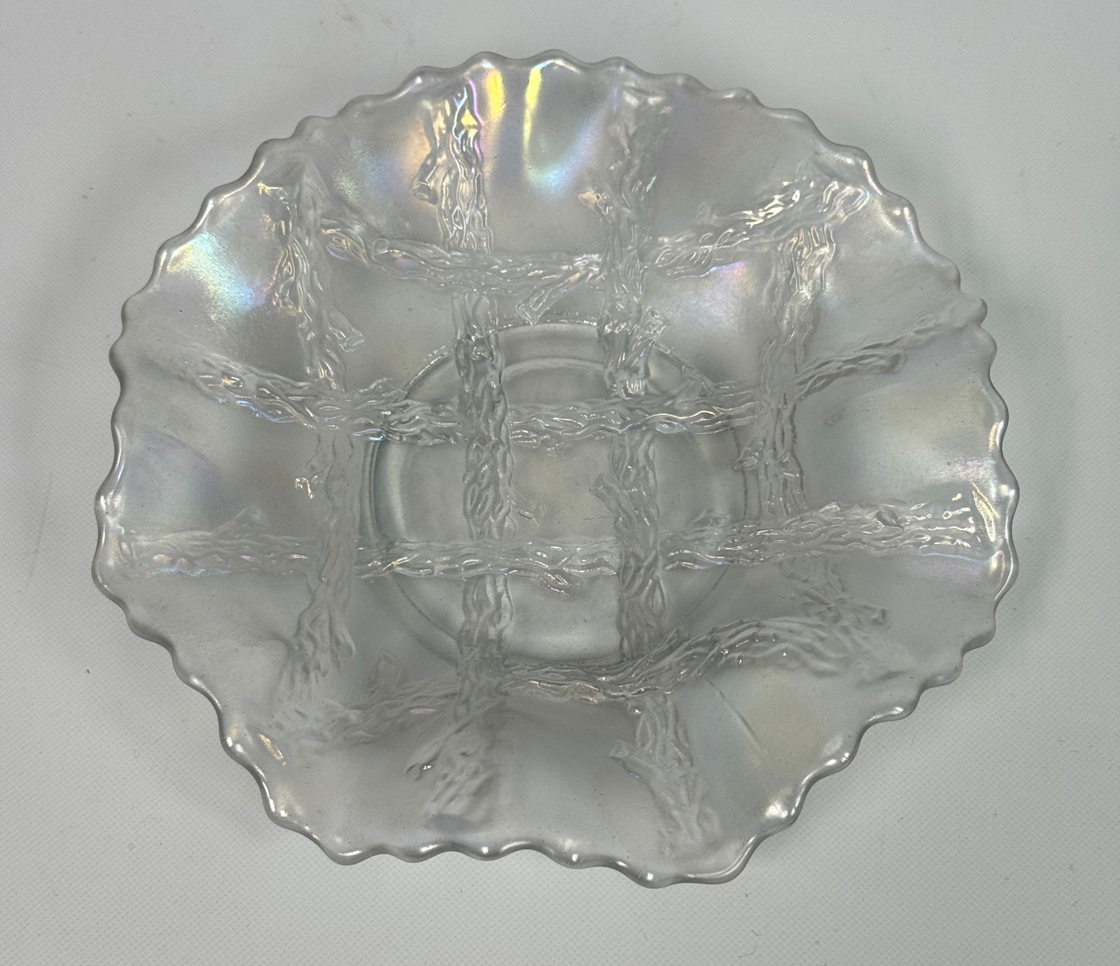 DUGAN GRAPEVINE LATTICE CARNIVAL GLASS BOWL: REMAINS IN VERY GOOD CONDITION, NO CHIPS OR CRACKS.