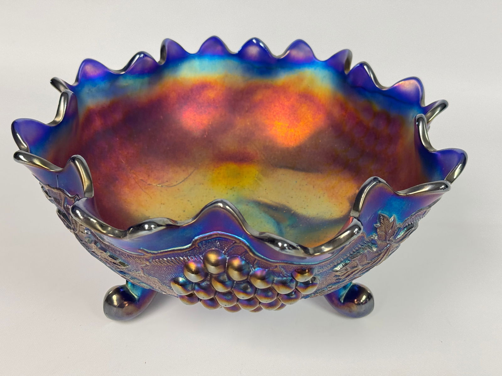 NORTHWOOD AMETHYST CARNIVAL GLASS GRAPE & CABLE FRUIT BOWL (1 of 5)