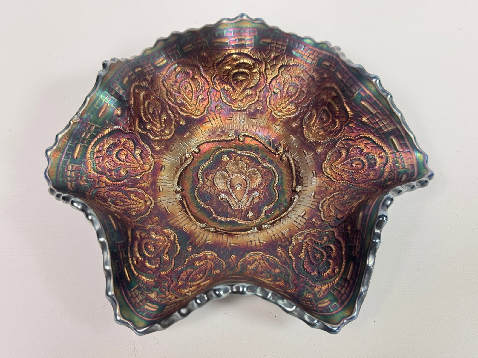 ANTIQUE FENTON PERSIAN MEDALLION RUFFLED BOWL: REMAINS IN VERY GOOD CONDITION, NO CHIPS OR CRACKS.