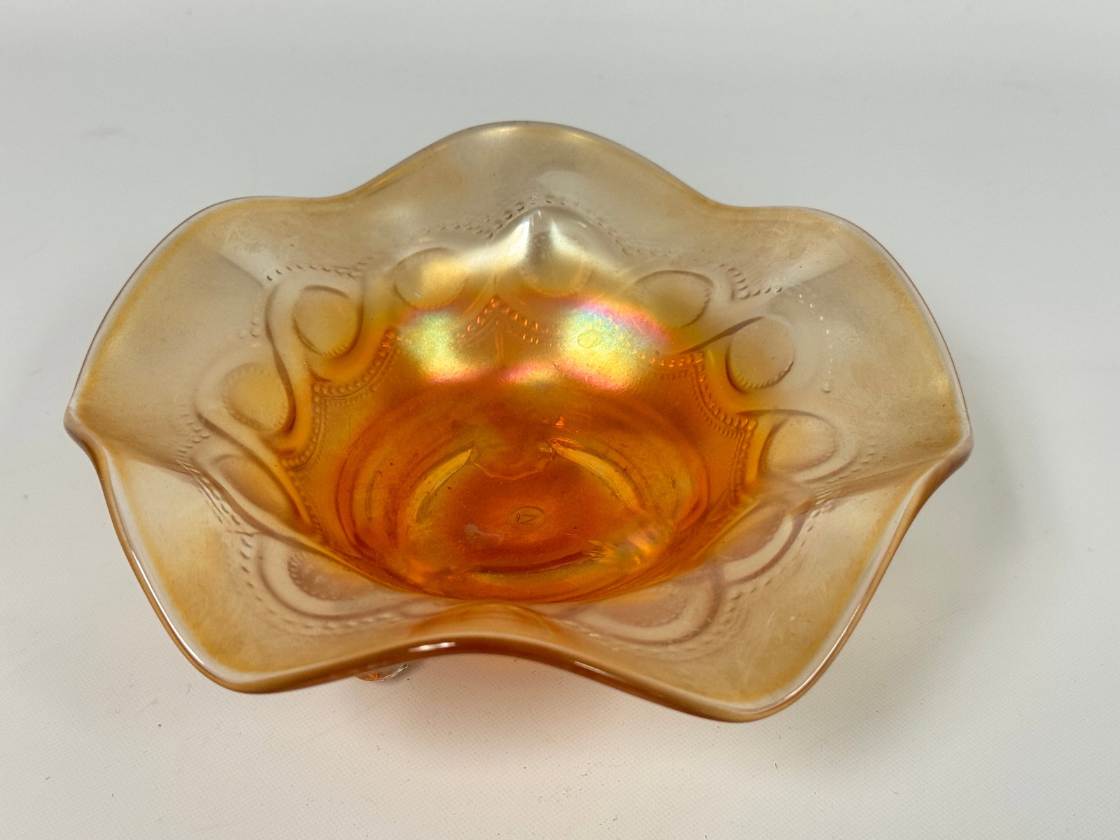 NORTHWOOD MARIGOLD CARNIVAL GLASS FOOTED BOWL: REMAINS IN VERY GOOD CONDITION, NO CHIPS OR CRACKS.