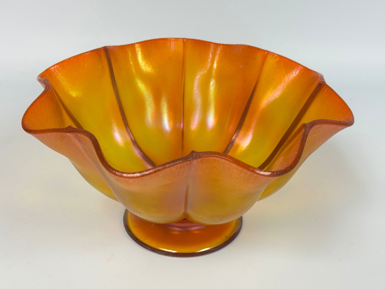ORANGE IRIDESCENT RIBBED PANEL GLASS BOWL: REMAINS IN VERY GOOD CONDITION, NO CHIPS OR CRACKS.