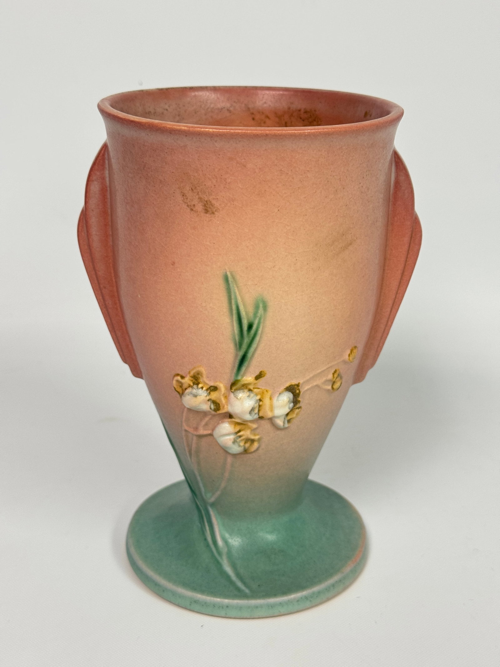 ROSEVILLE ART POTTERY 7 1/4" PINK IXIA ART DECO VASE: REMAINS IN GOOD CONDITION, NO CHIPS OR CRACKS.