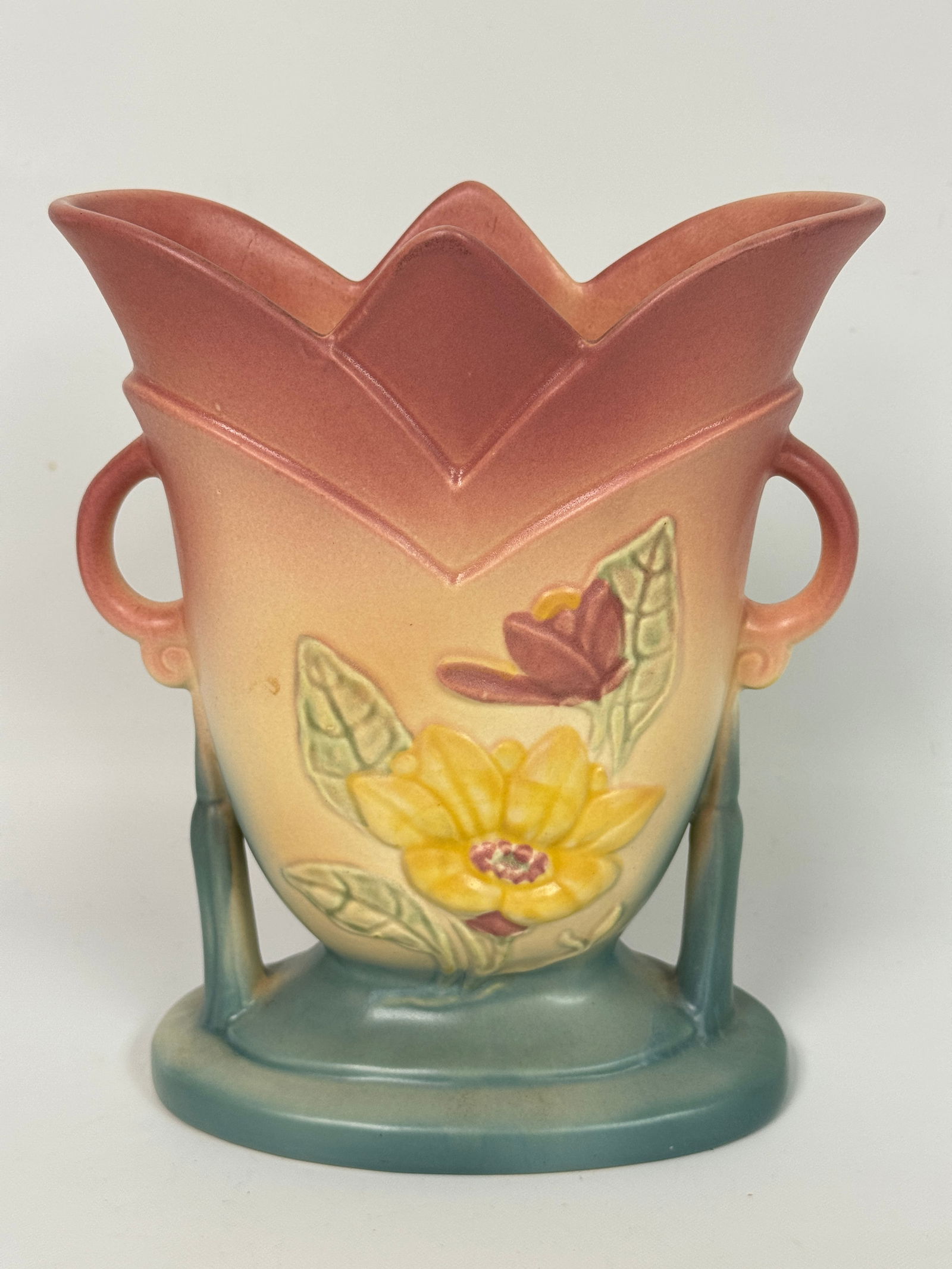 1940'S HULL ART POTTERY MAGNOLIA DOUBLE HANDLED VASE (1 of 6)